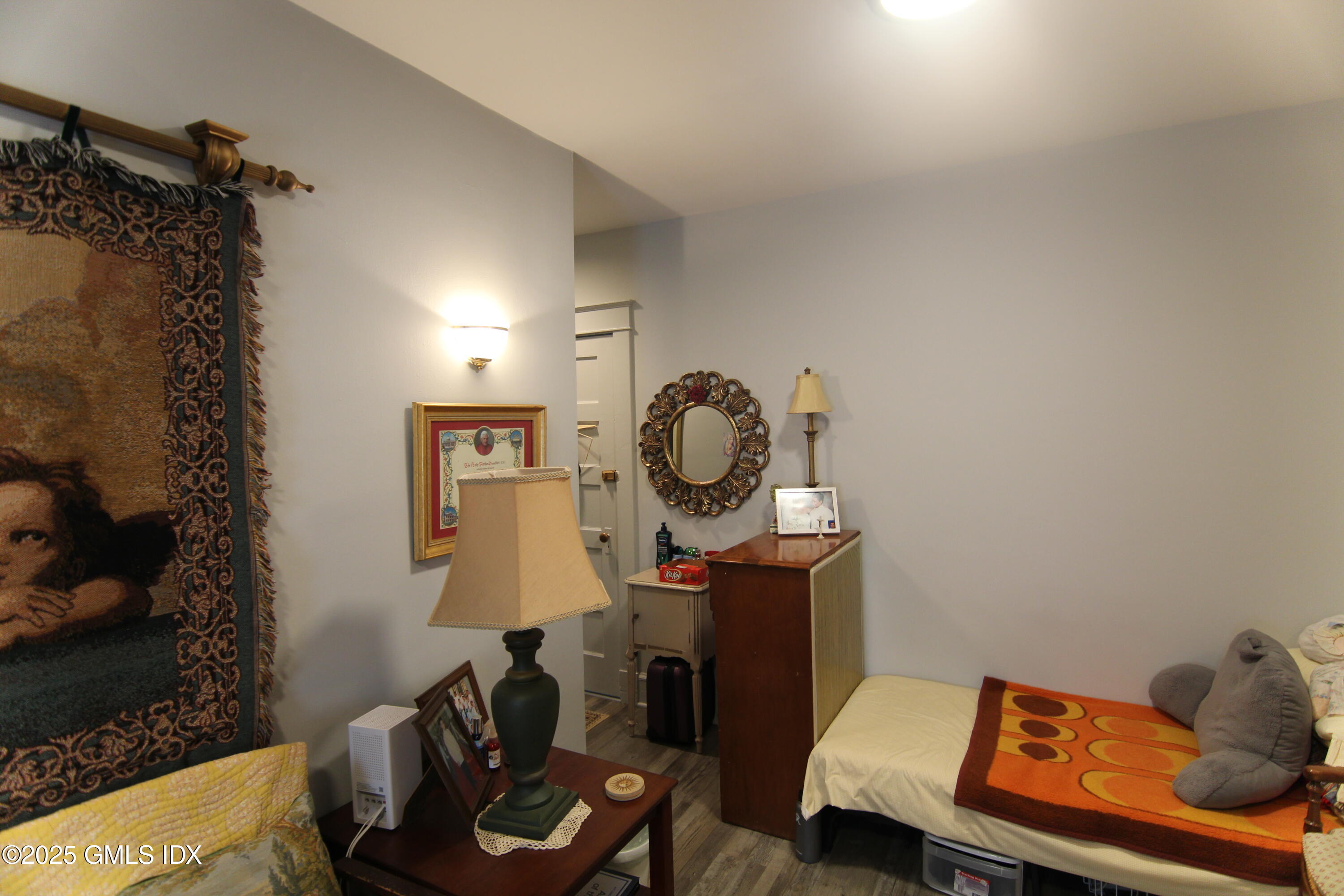 434 E Putnam Avenue, 2L