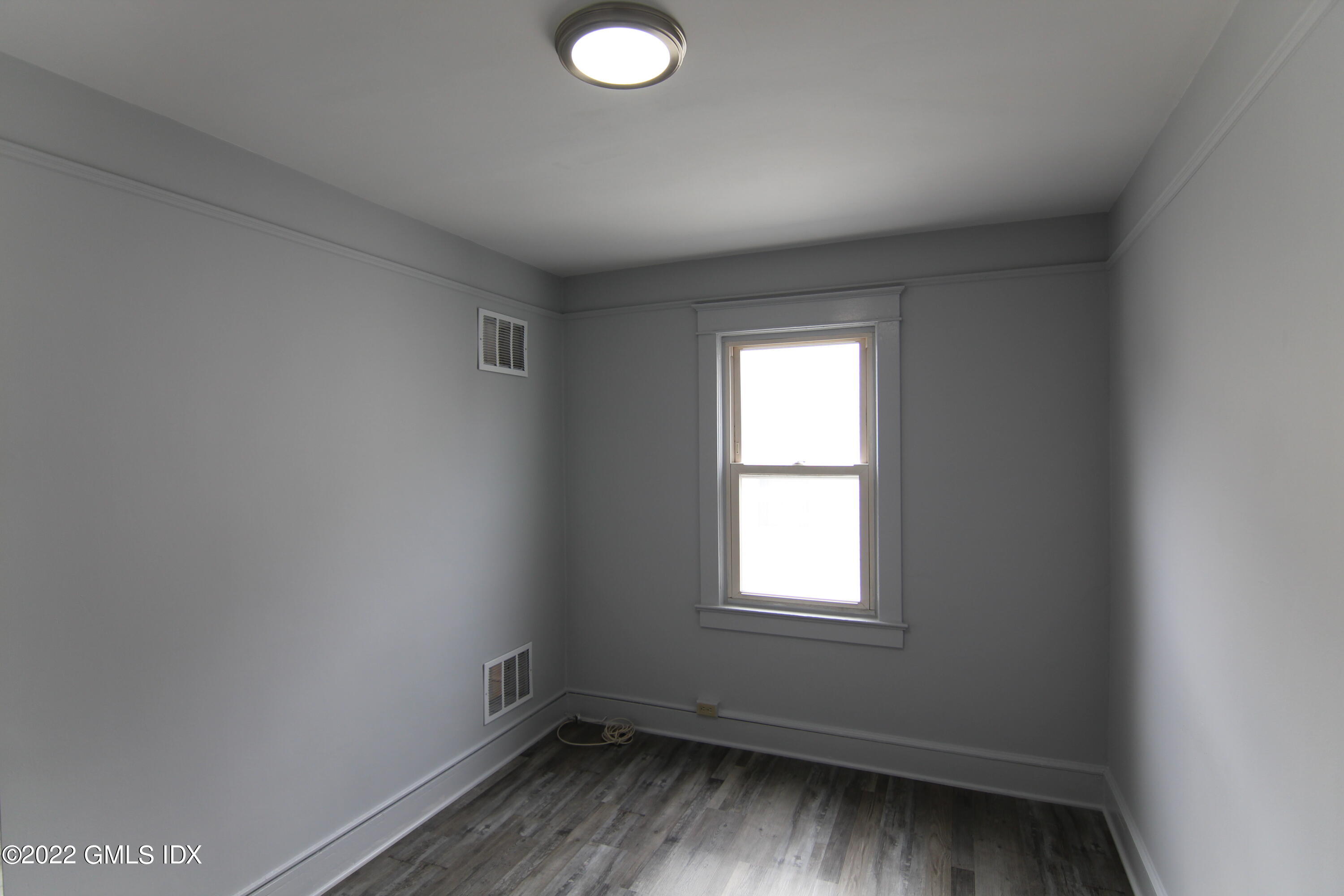 434 E Putnam Avenue, 2L