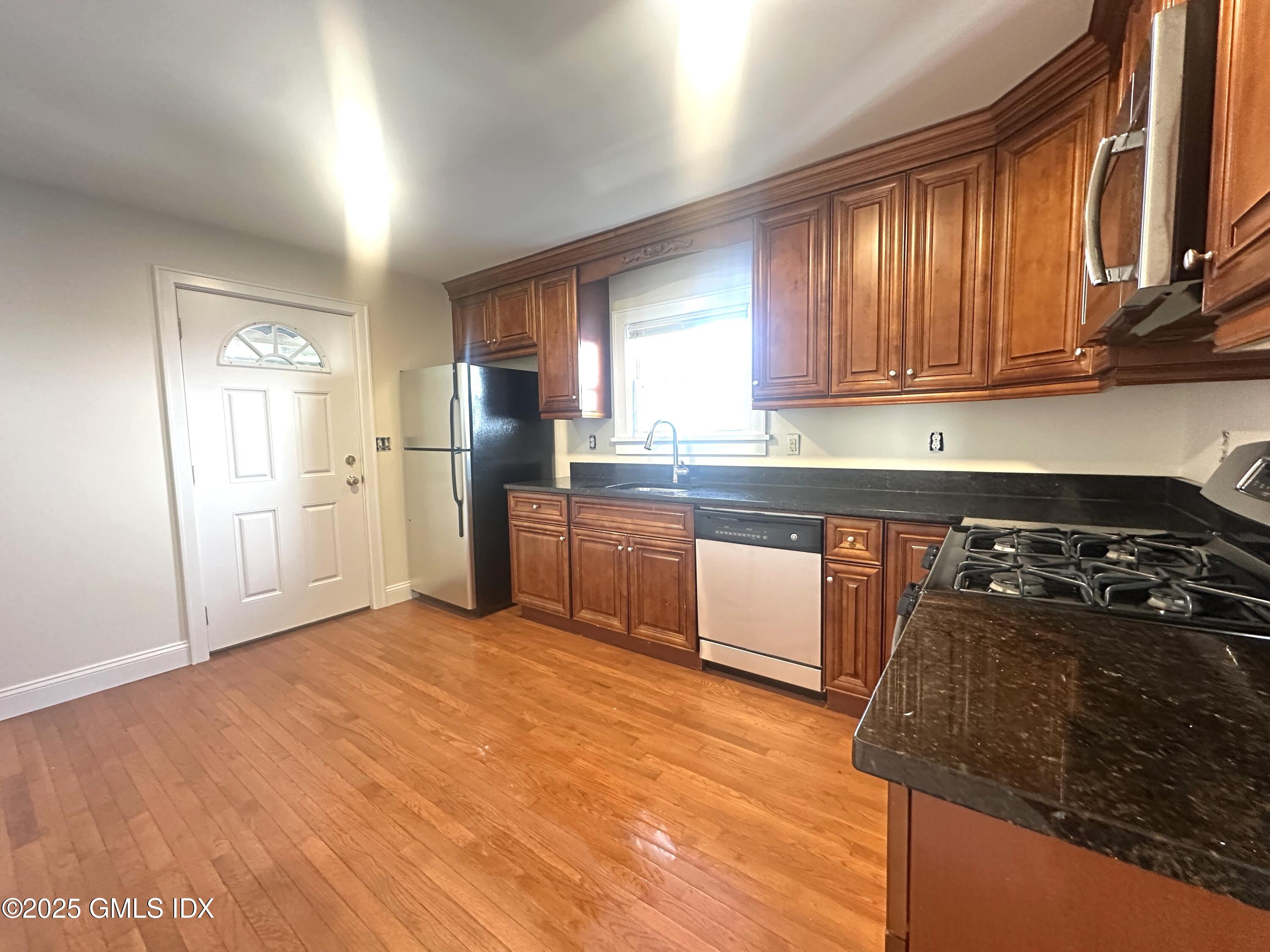 85 Strickland Road, 2