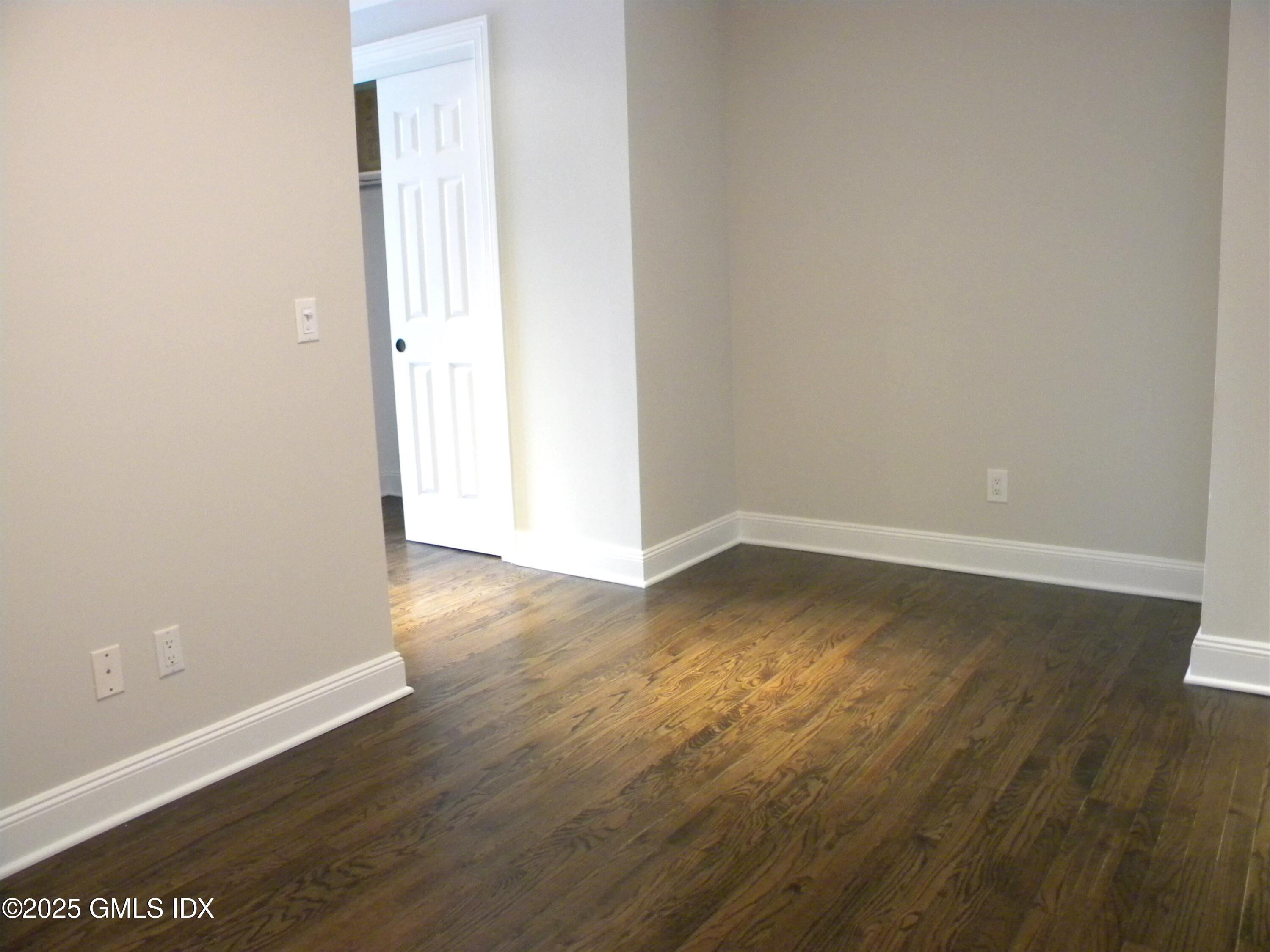 2 E Elm Street 43