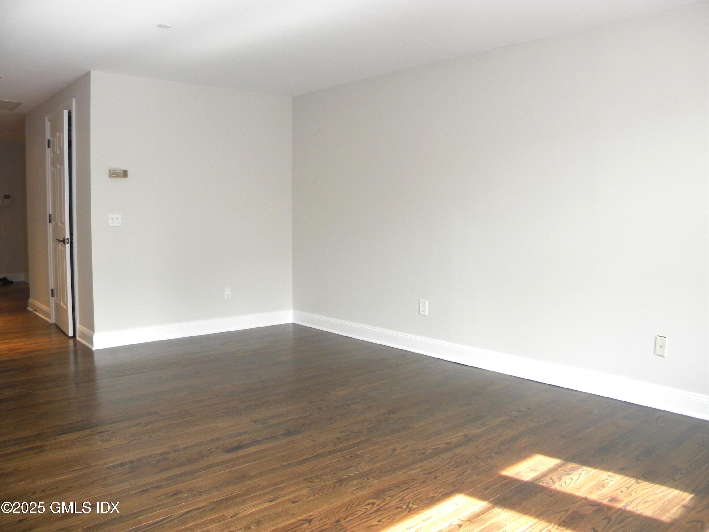 2 E Elm Street 43