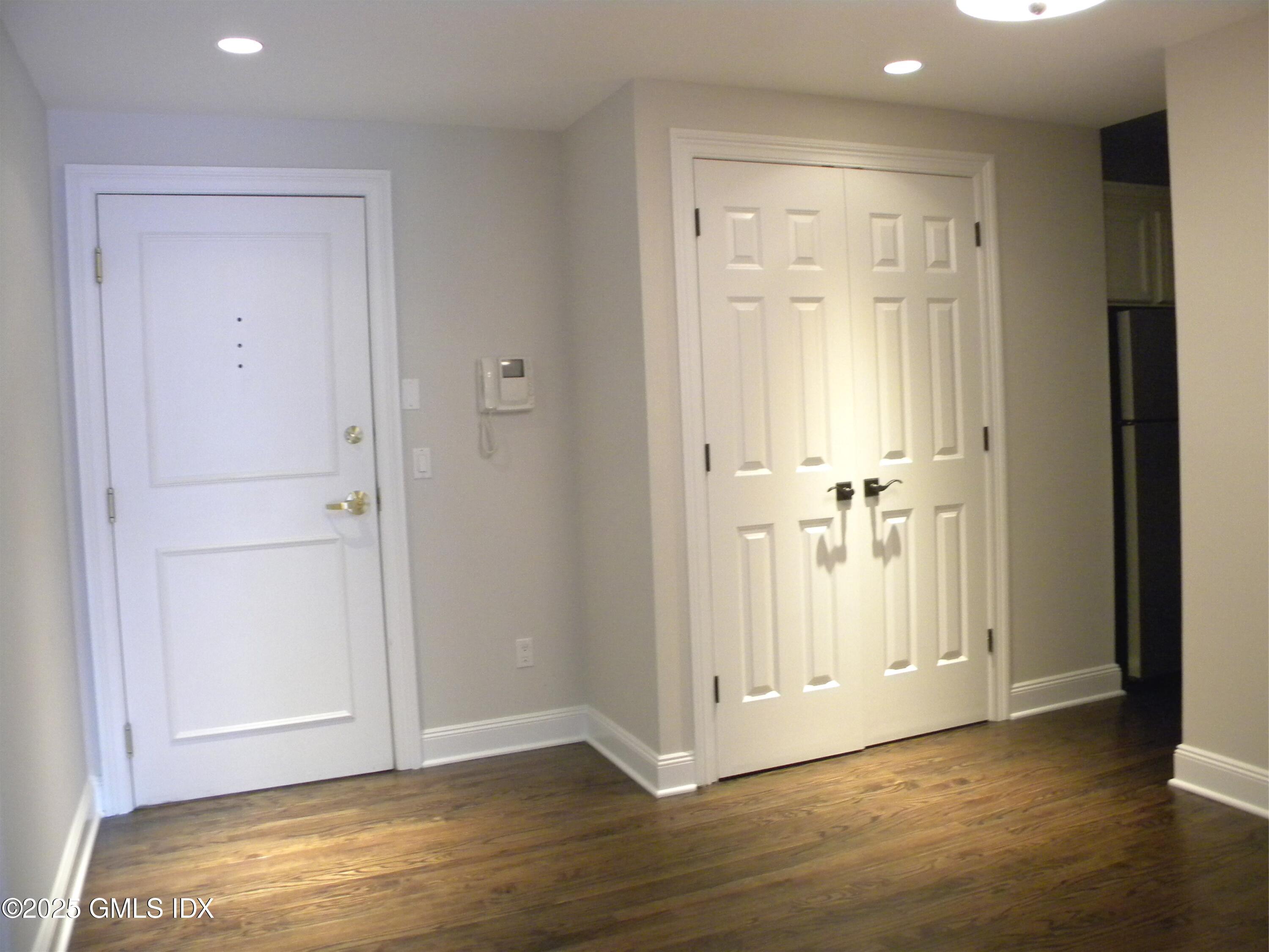 2 E Elm Street 43