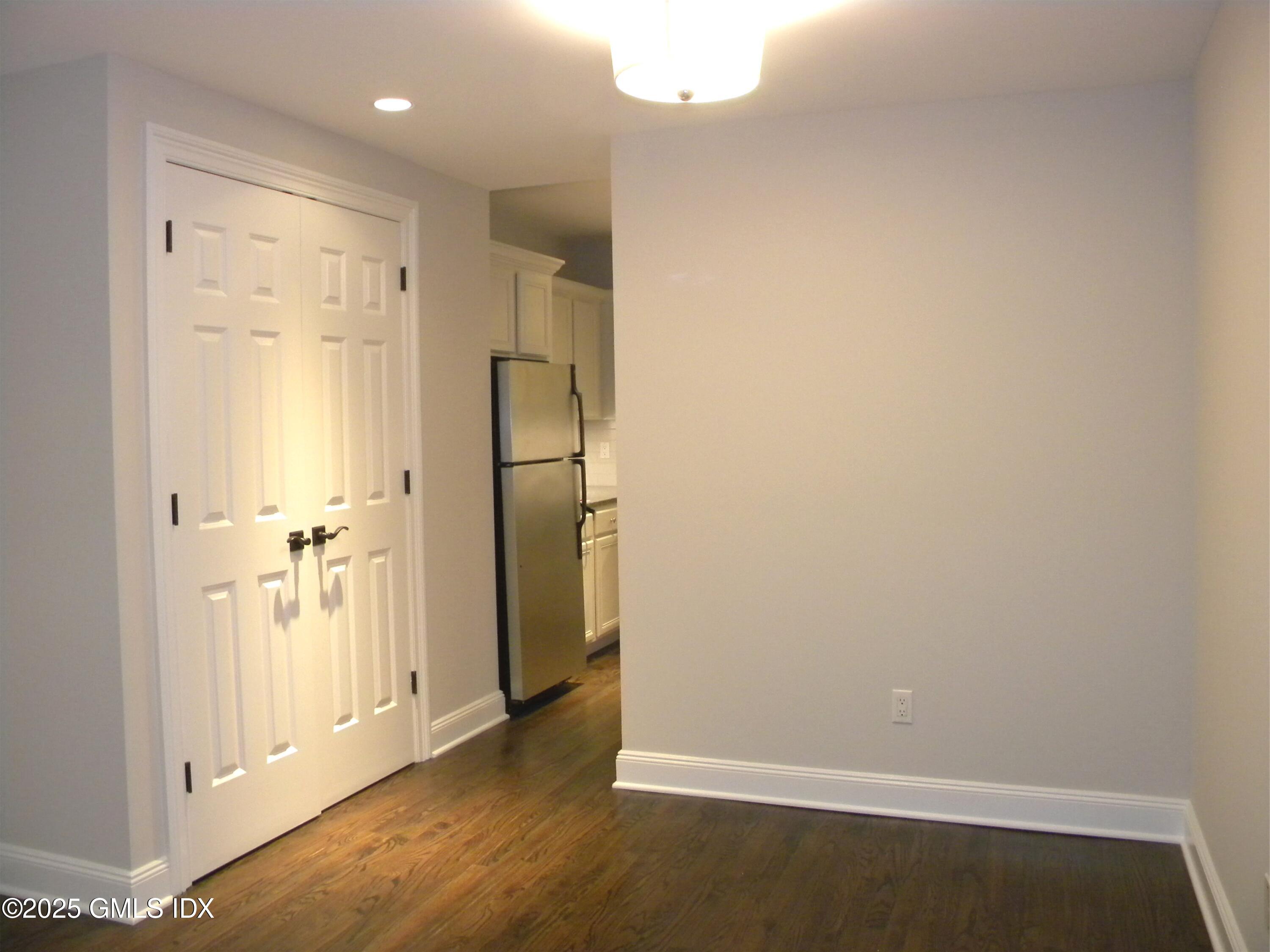 2 E Elm Street 43