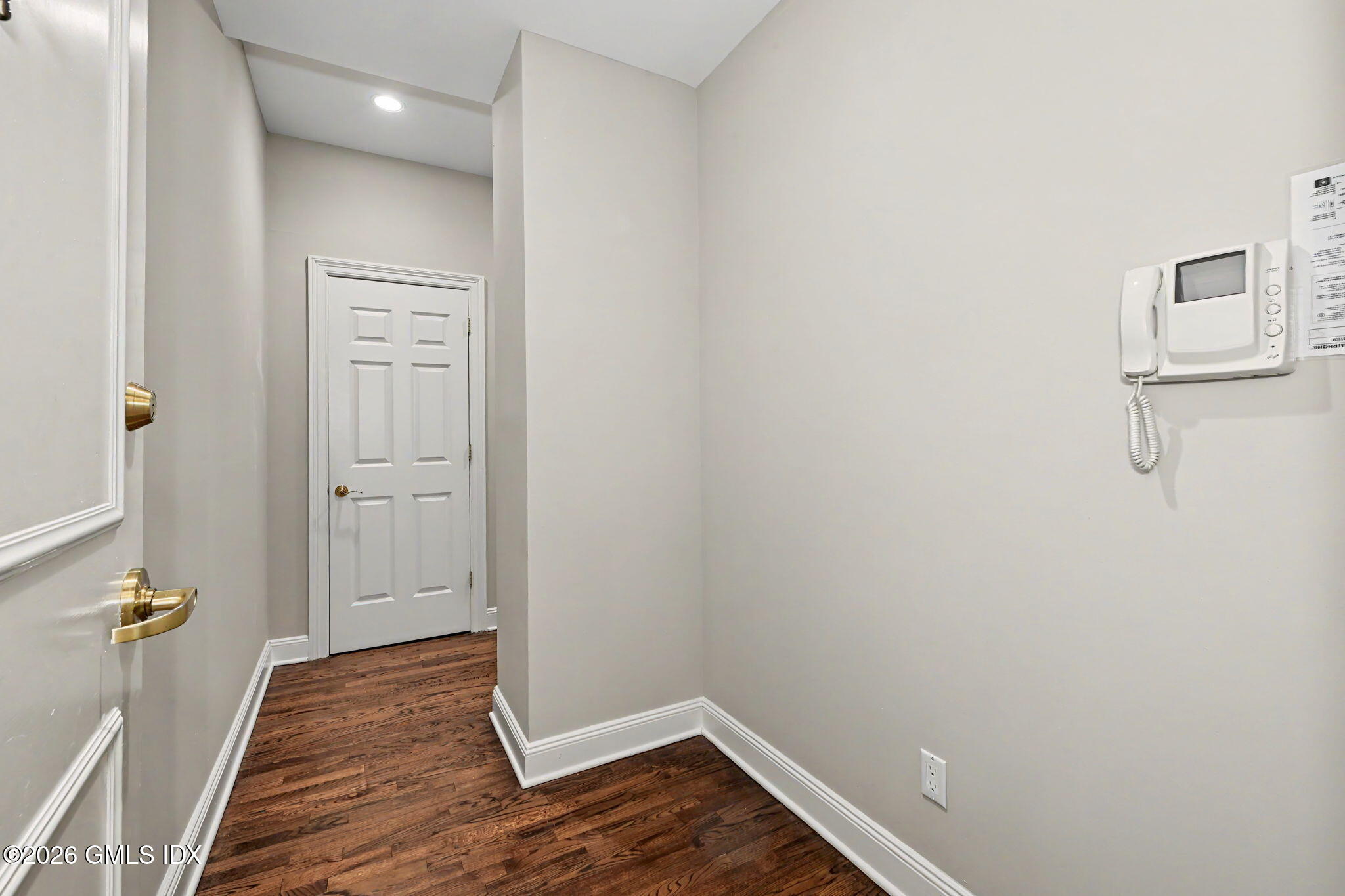2 E Elm Street 25
