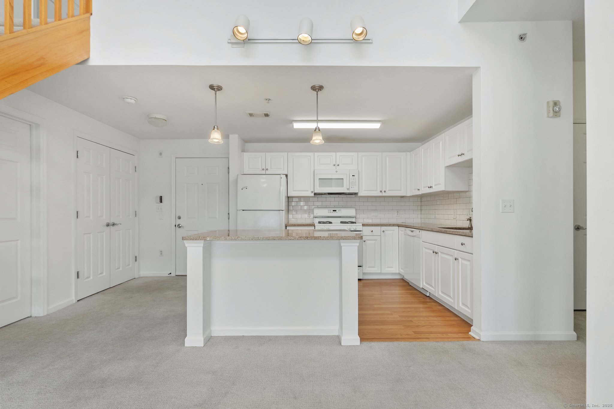 25 Adams Avenue 403