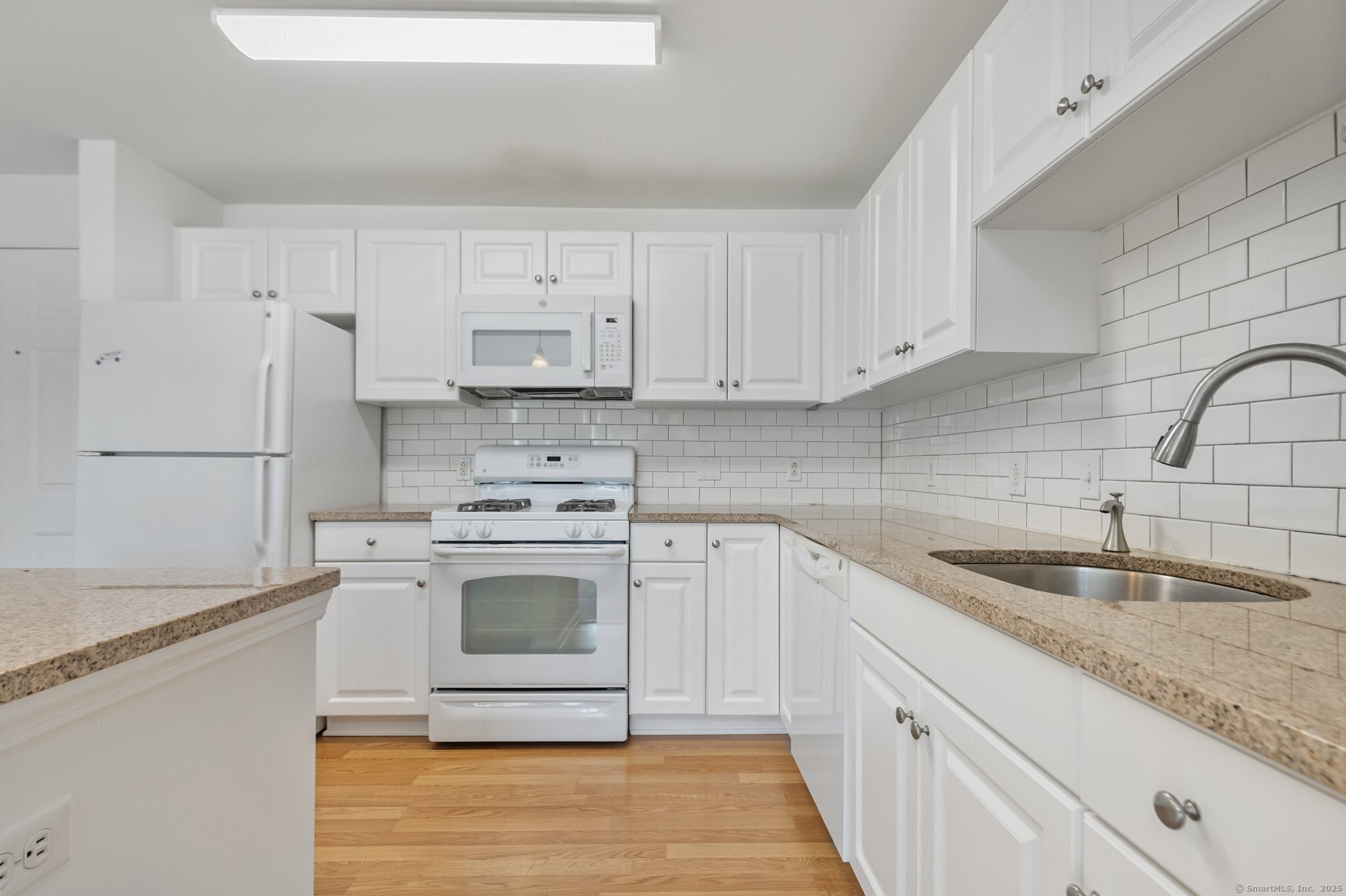 25 Adams Avenue 403