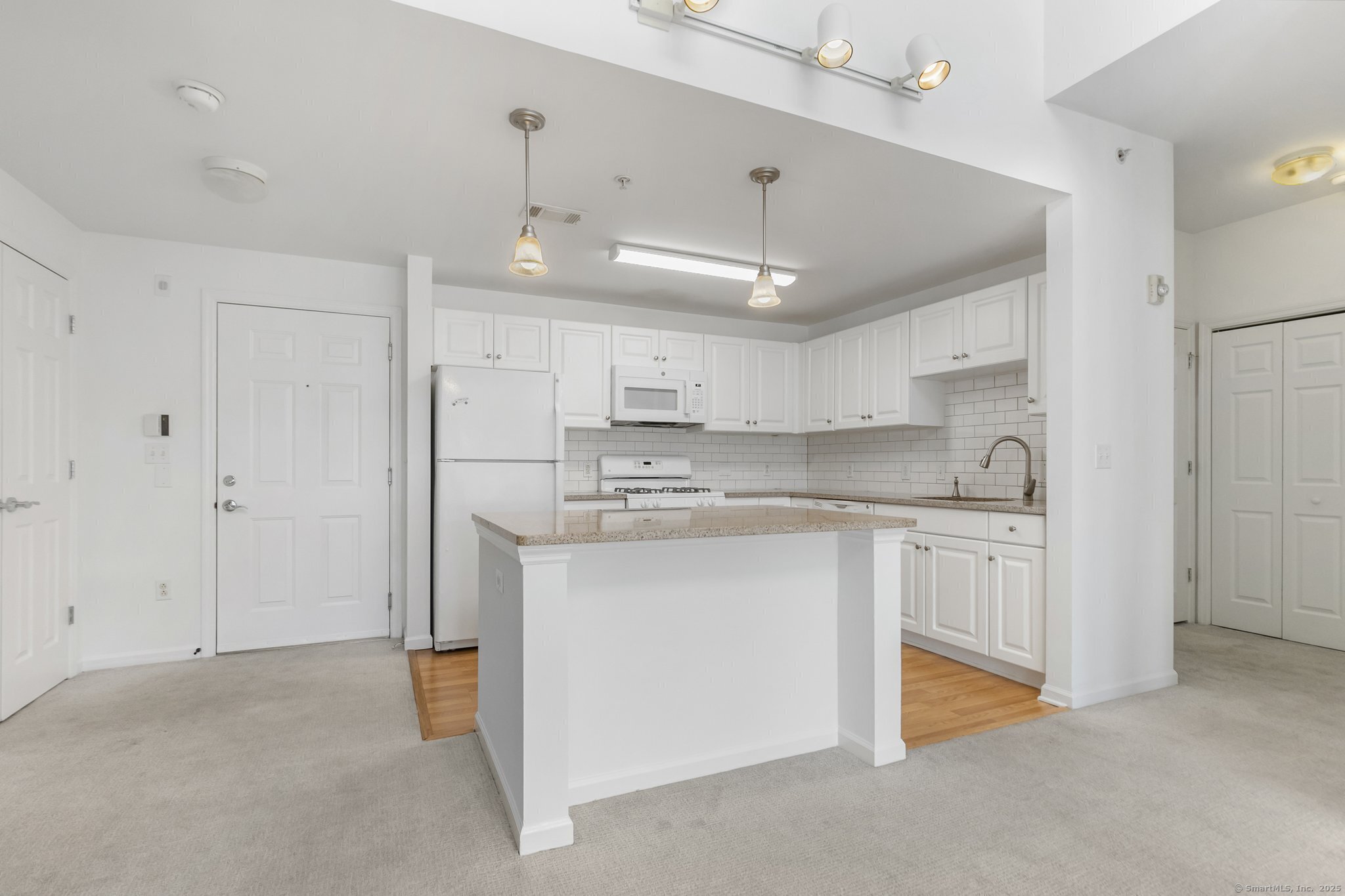 25 Adams Avenue 403