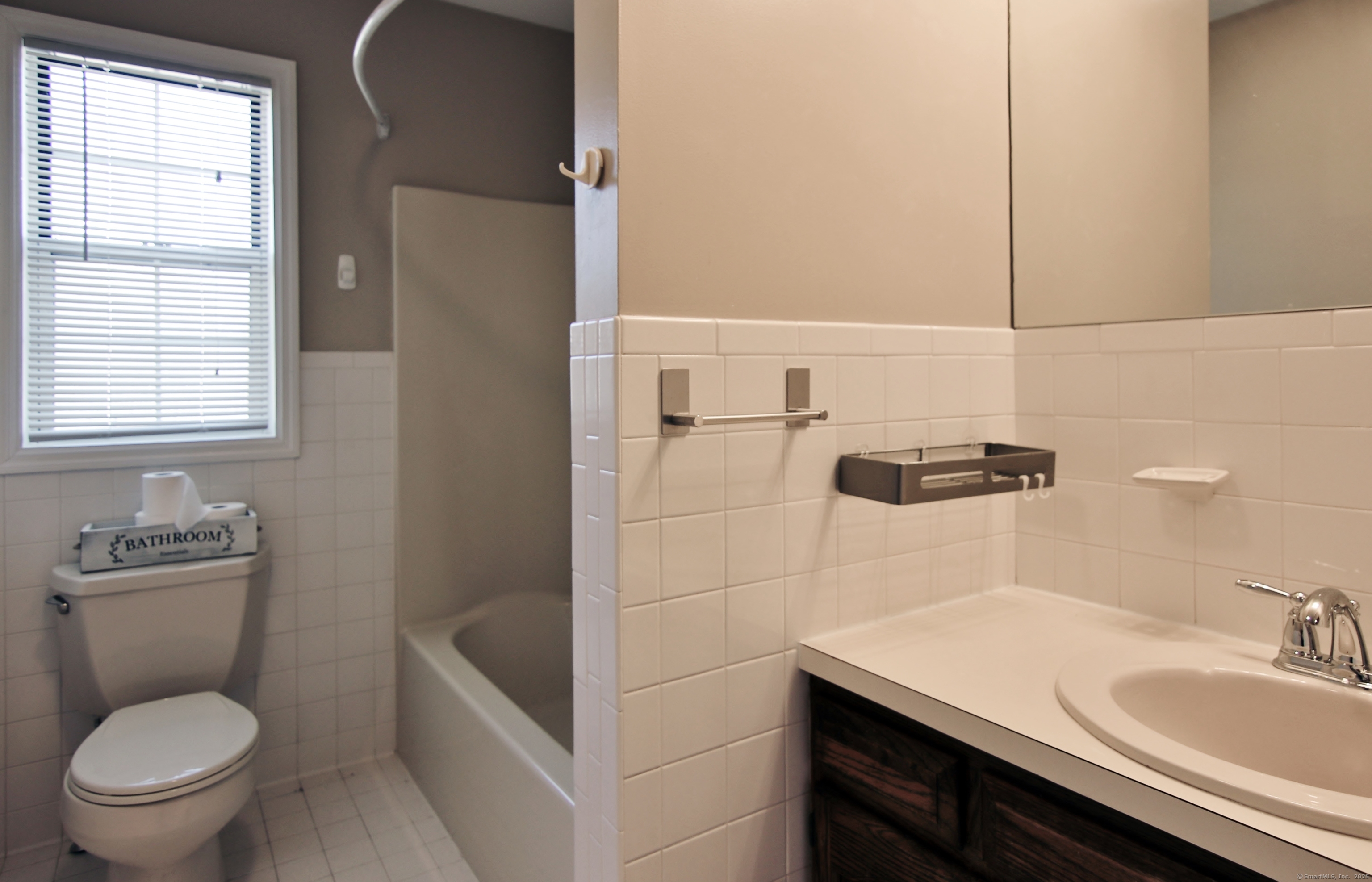 9-1/2 Fairview Avenue