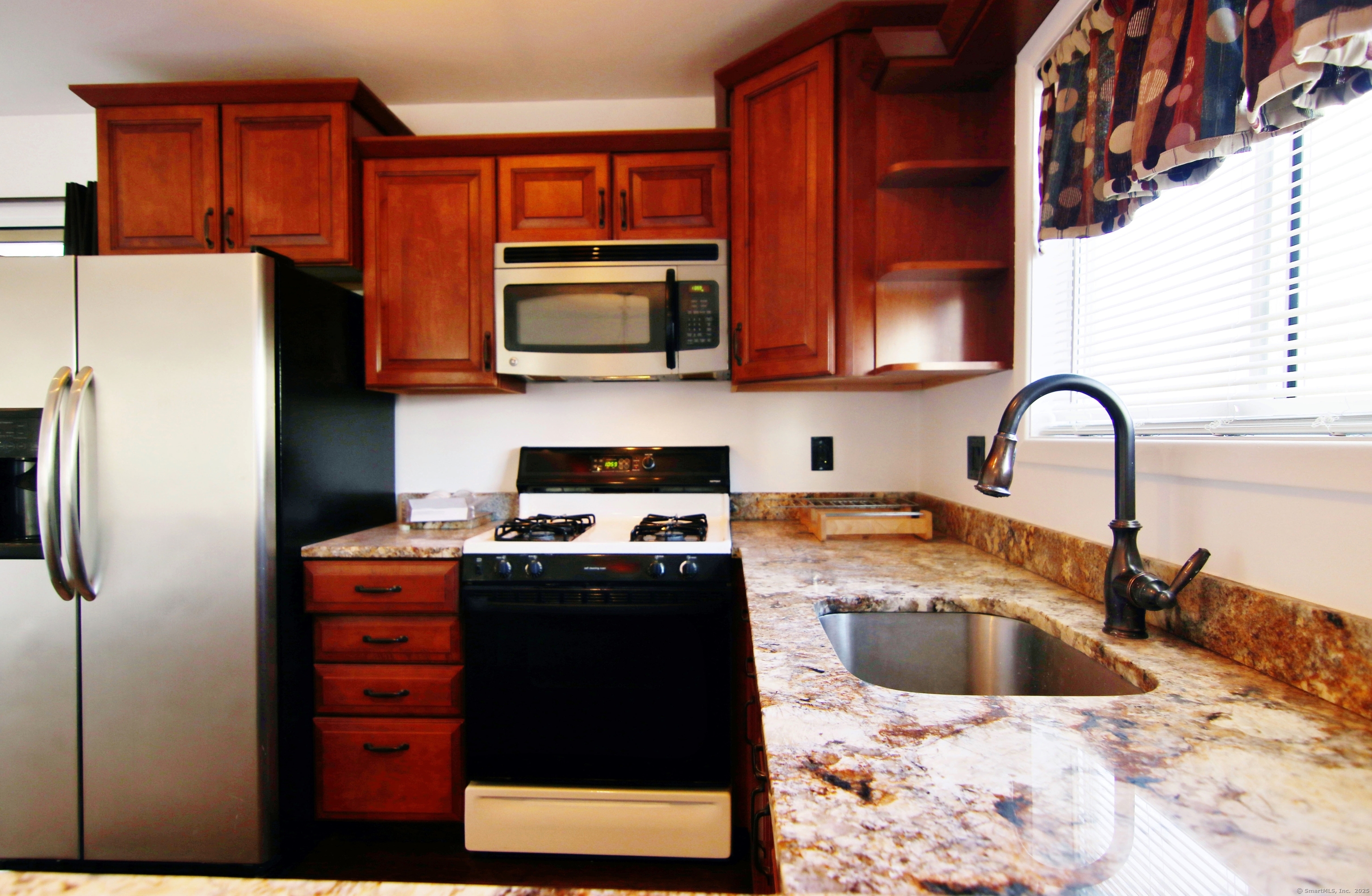 9-1/2 Fairview Avenue