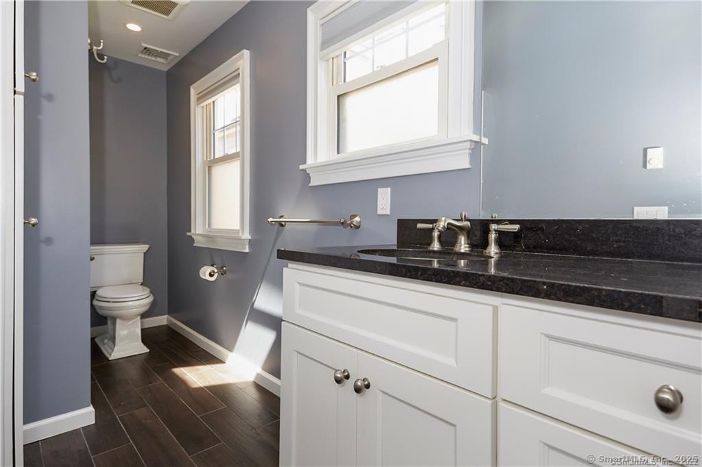 156 East Elm Streets E2