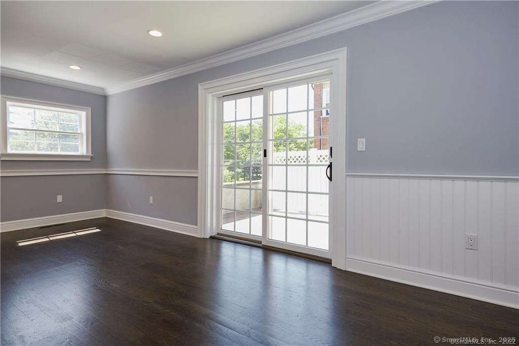 156 East Elm Streets E2