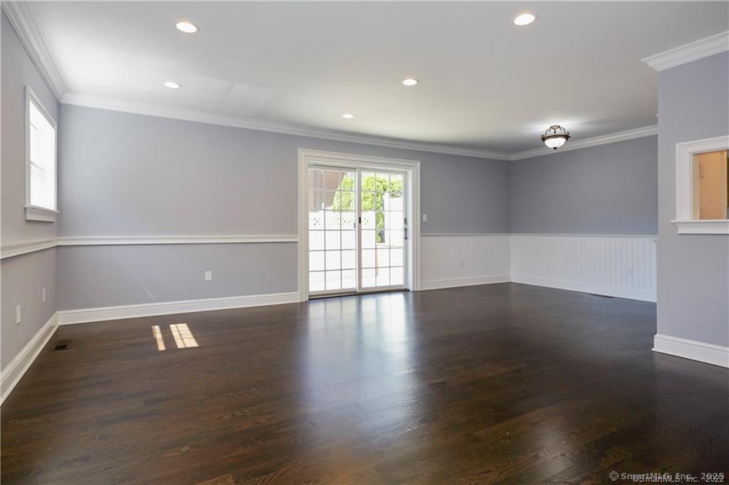156 East Elm Streets E2