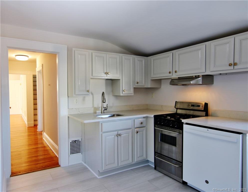 11 Dolsen Place 2ND F