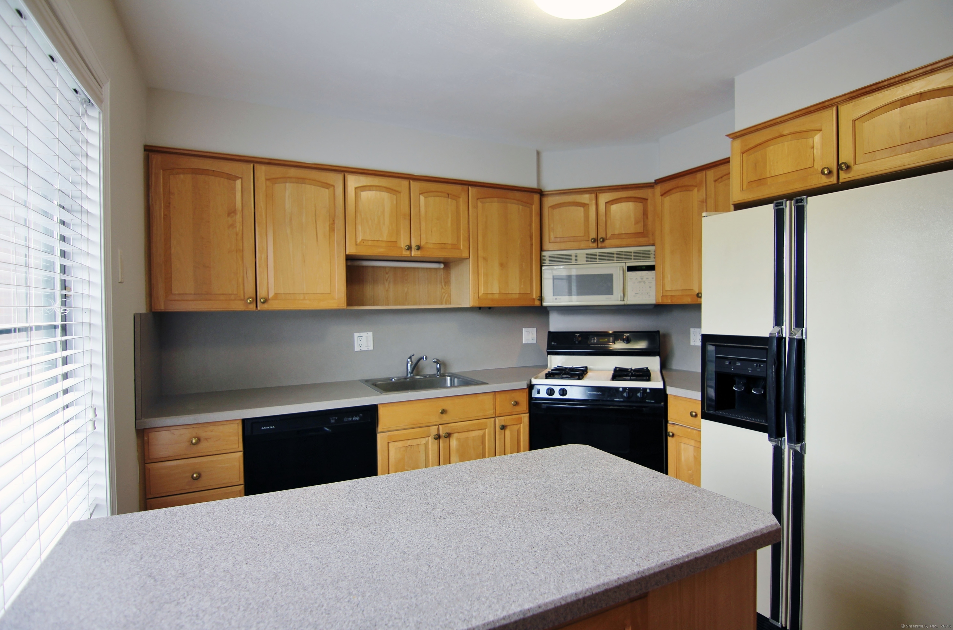 237 Strawberry Hill Avenue APT 9