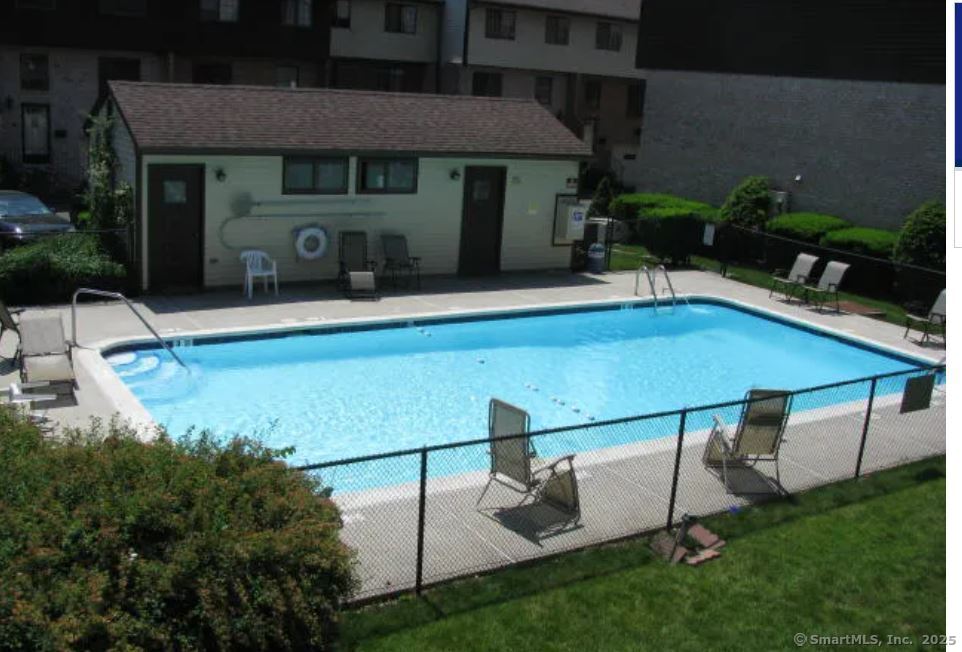 237 Strawberry Hill Avenue APT 9