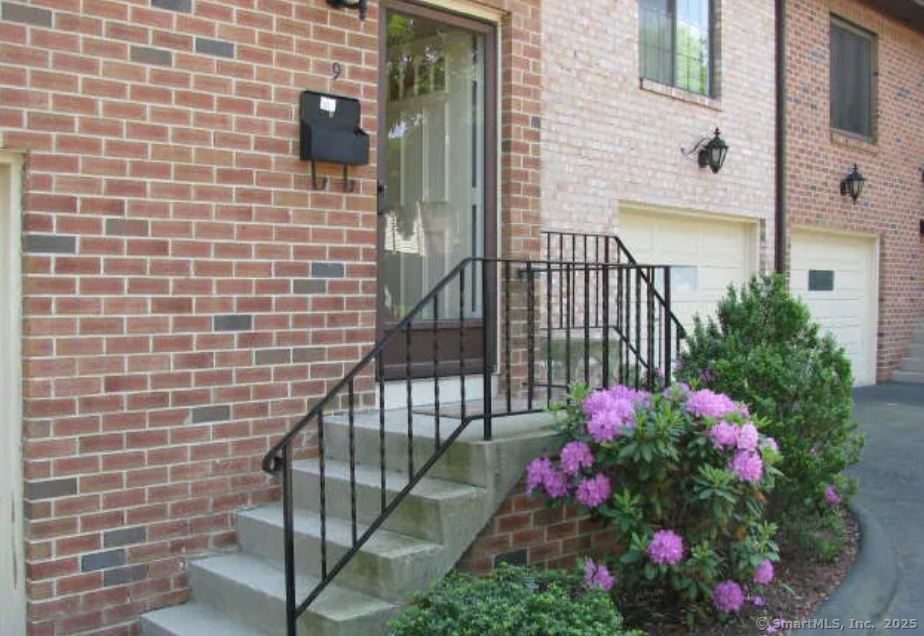 237 Strawberry Hill Avenue APT 9