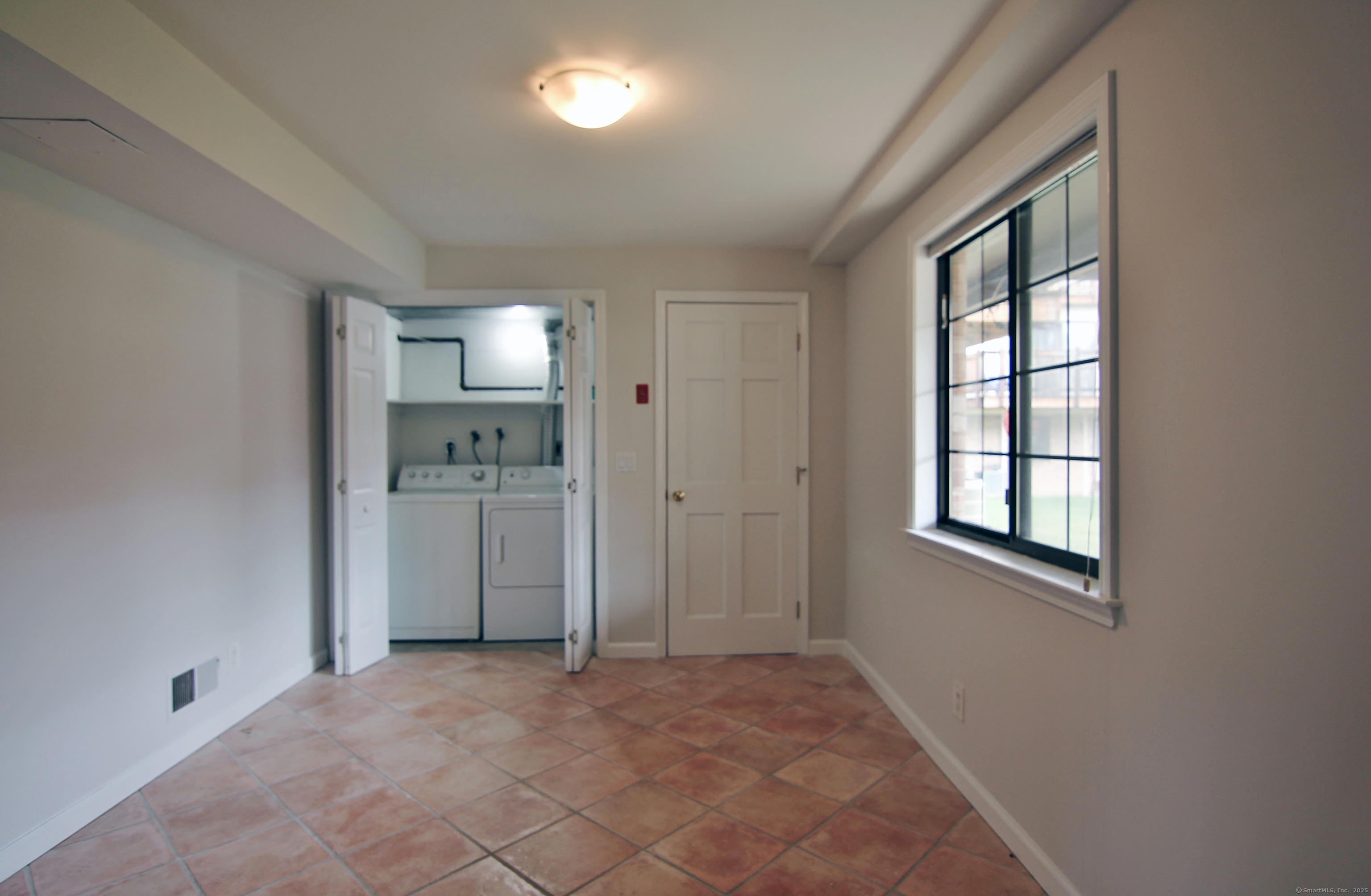 237 Strawberry Hill Avenue APT 9