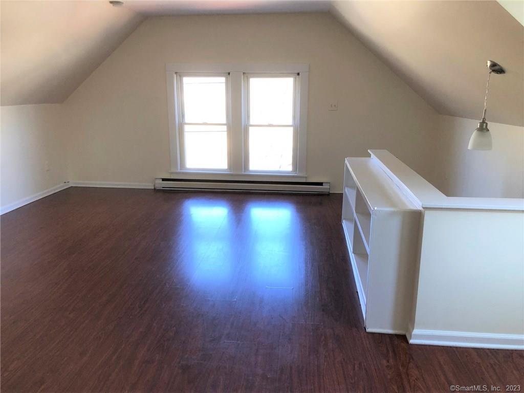 1944 Bedford Street 3