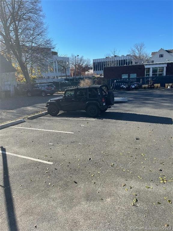 1944 Bedford Street 3