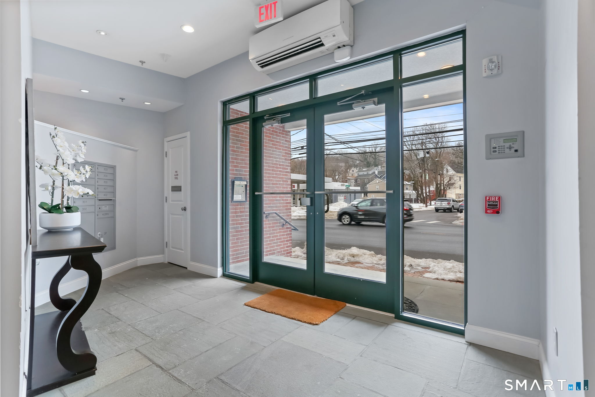 947 Hope Street 402