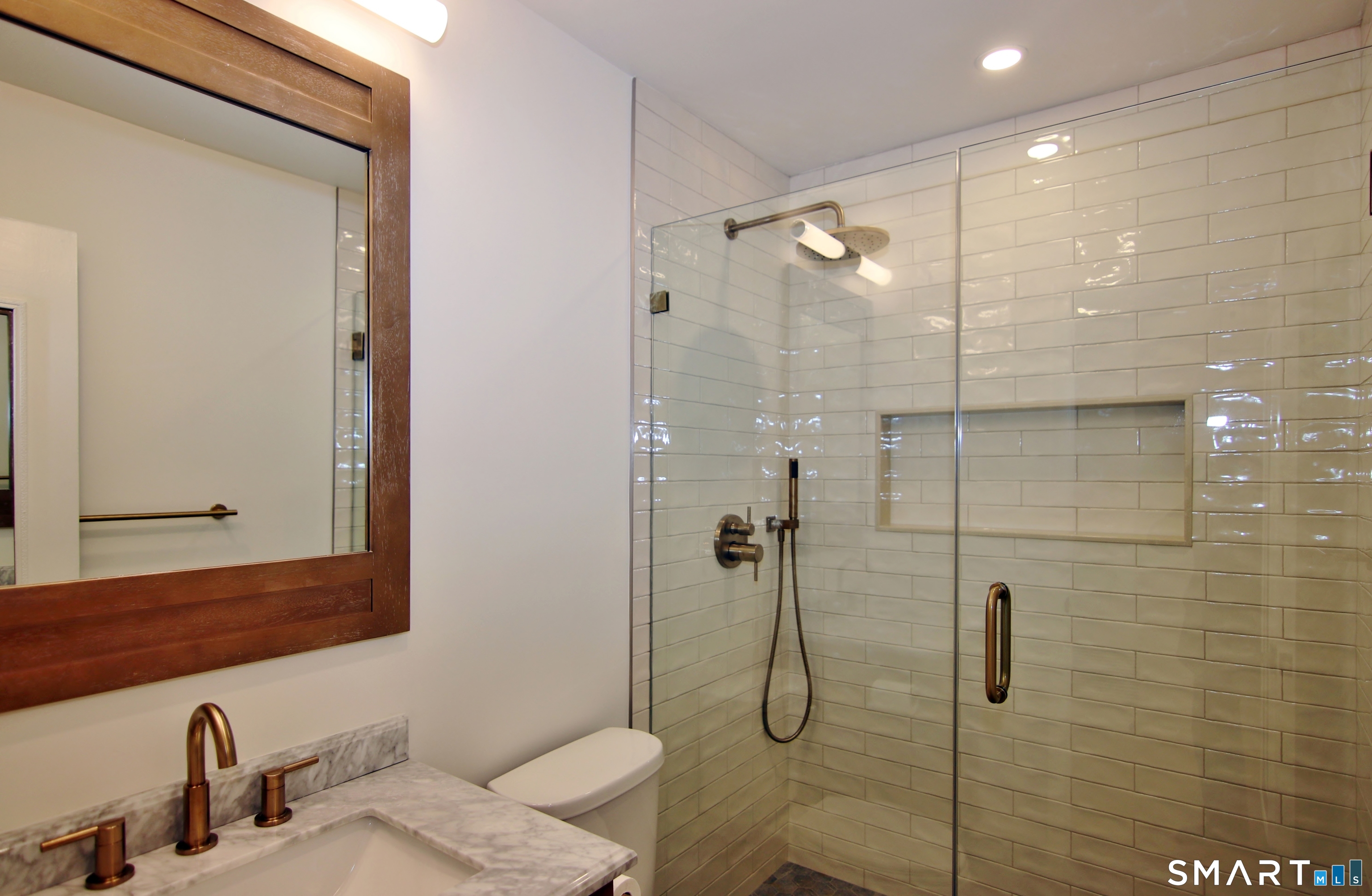 81 Courtland Avenue 81-07