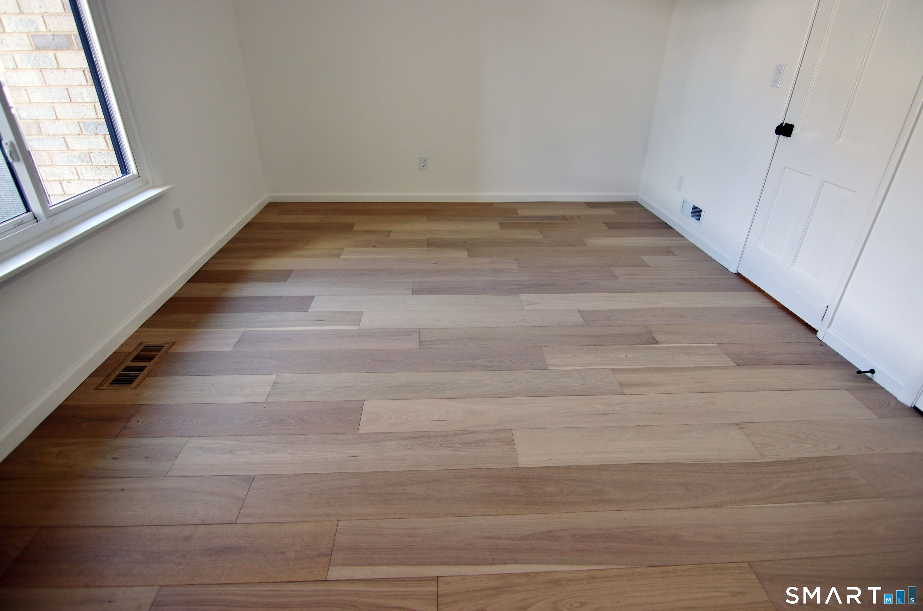 81 Courtland Avenue 81-07