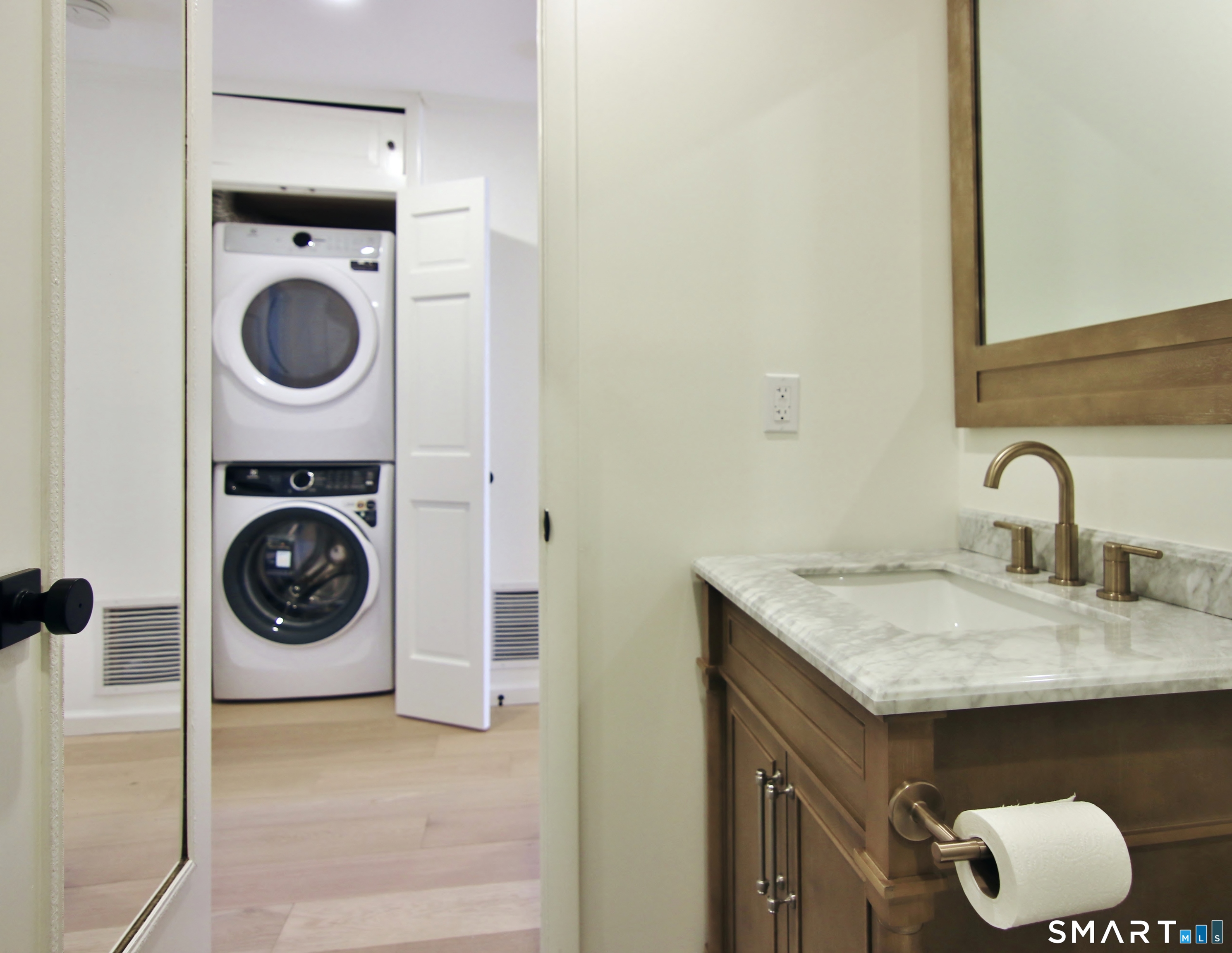 81 Courtland Avenue 81-07