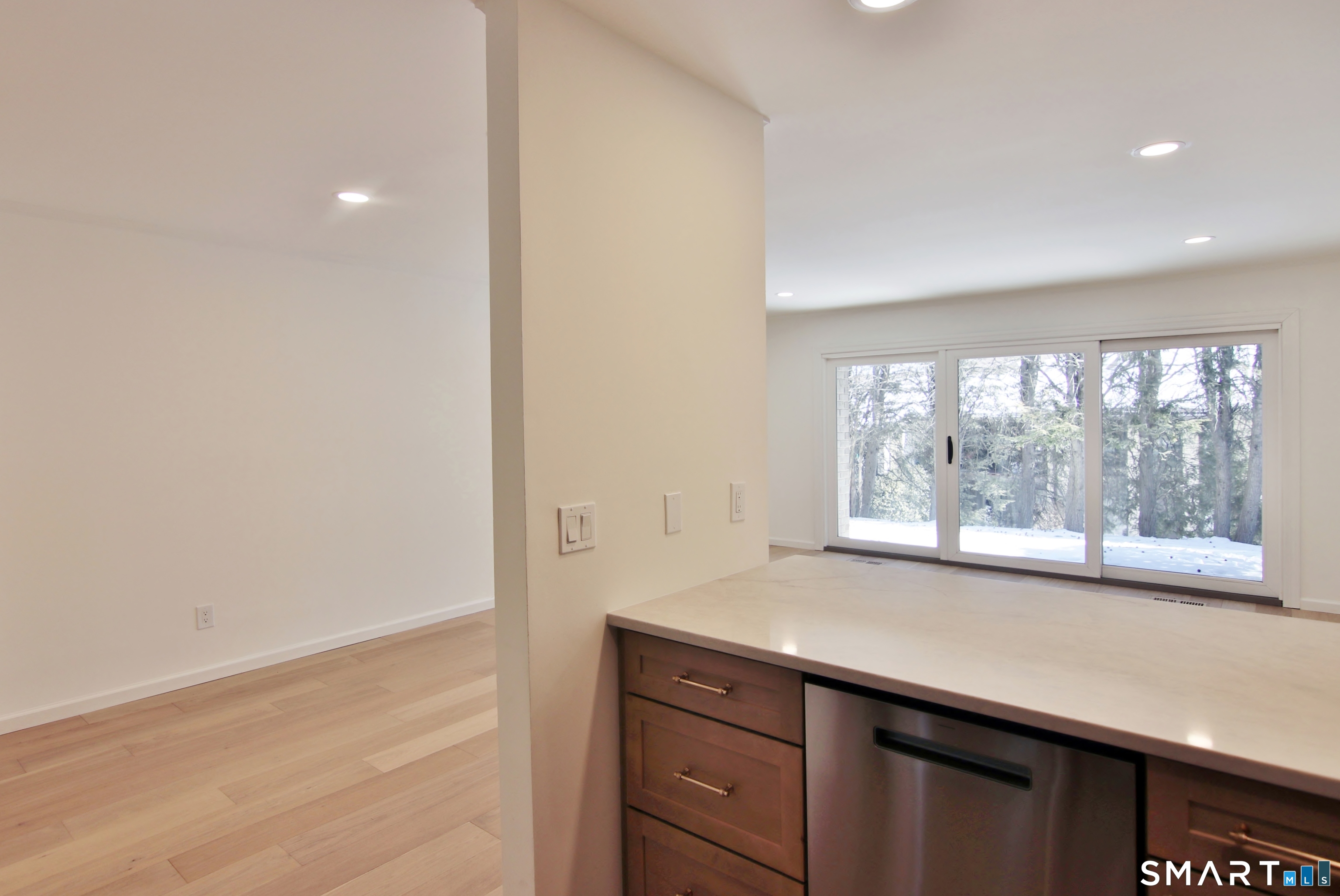 81 Courtland Avenue 81-07