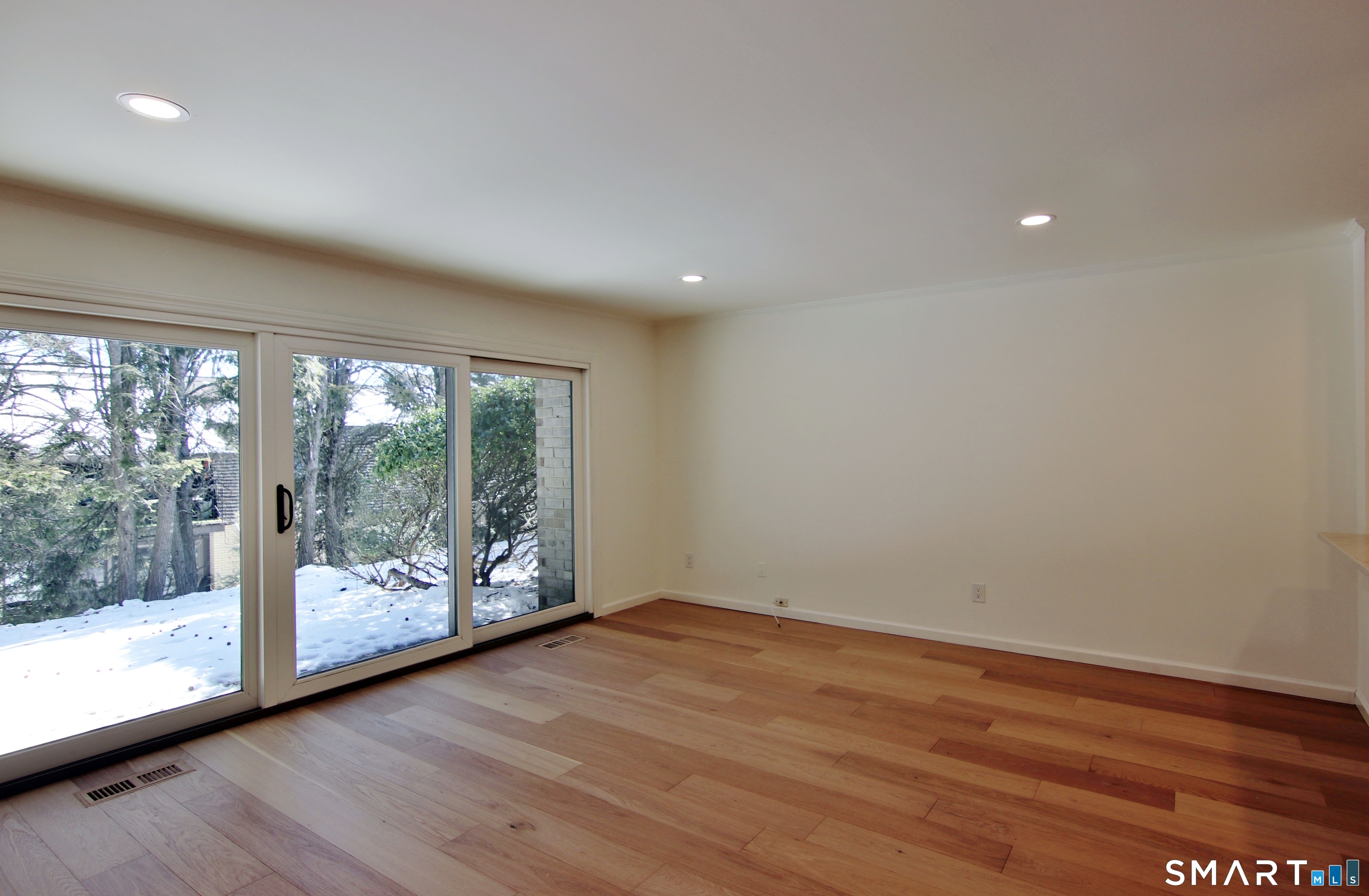 81 Courtland Avenue 81-07