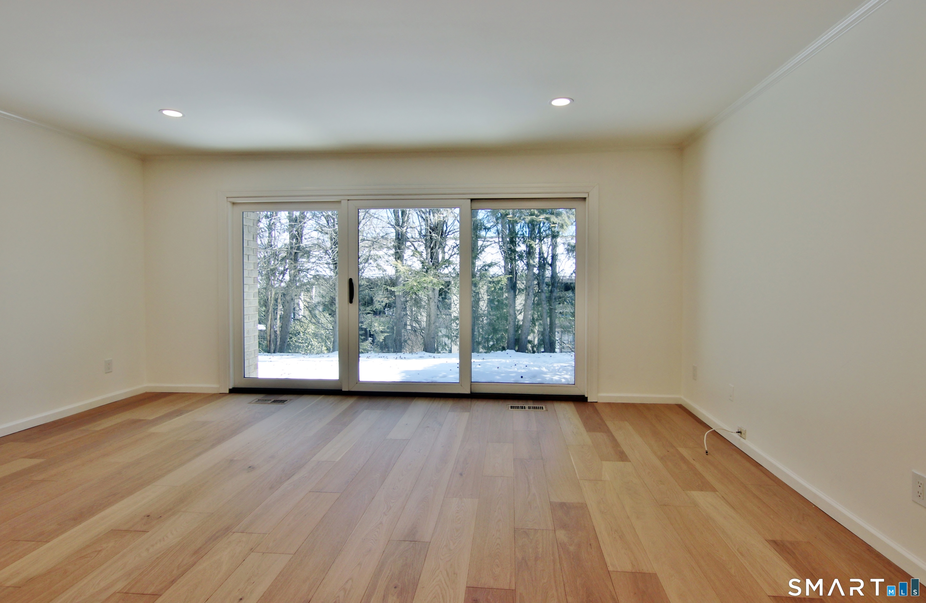 81 Courtland Avenue 81-07