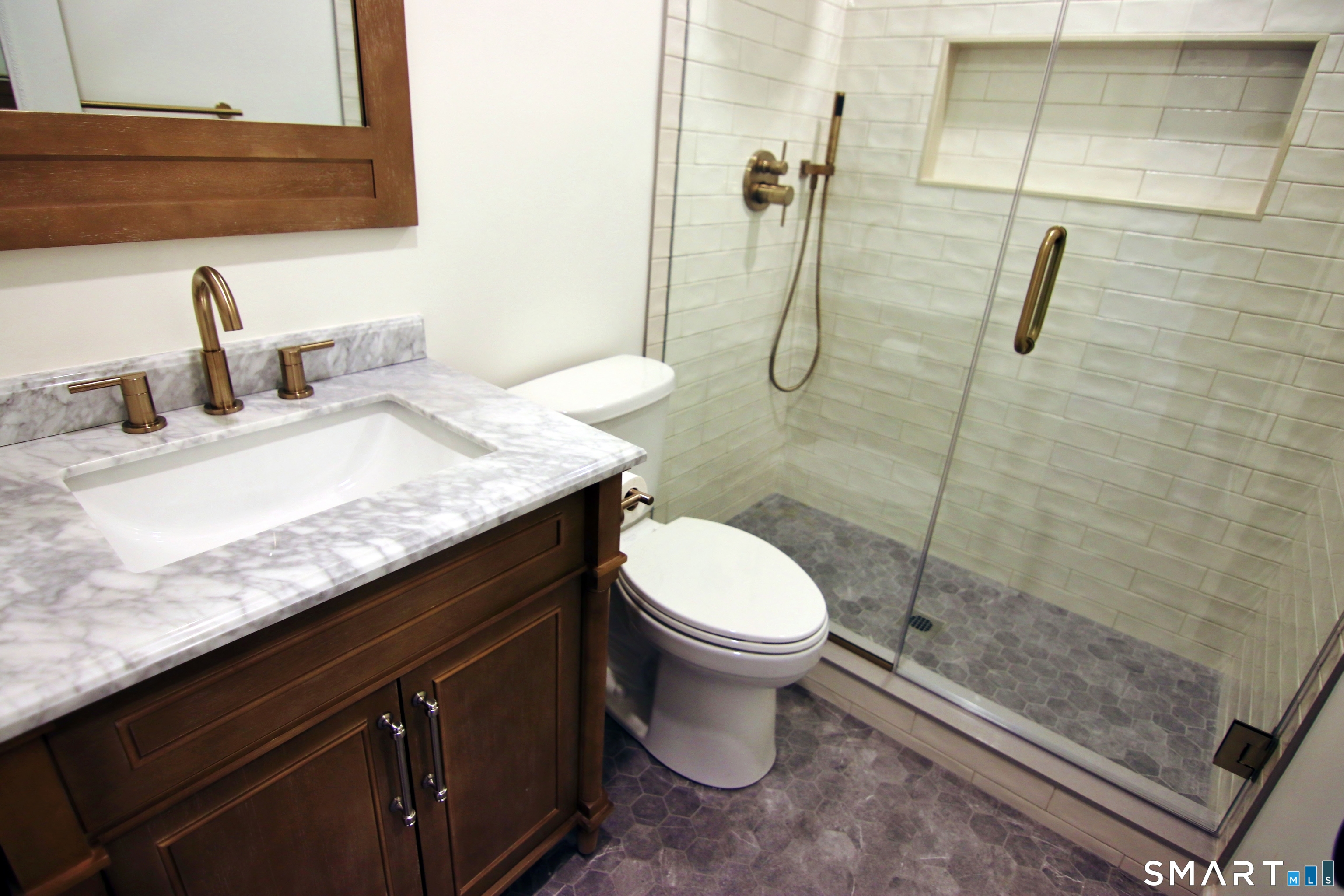 81 Courtland Avenue 81-07