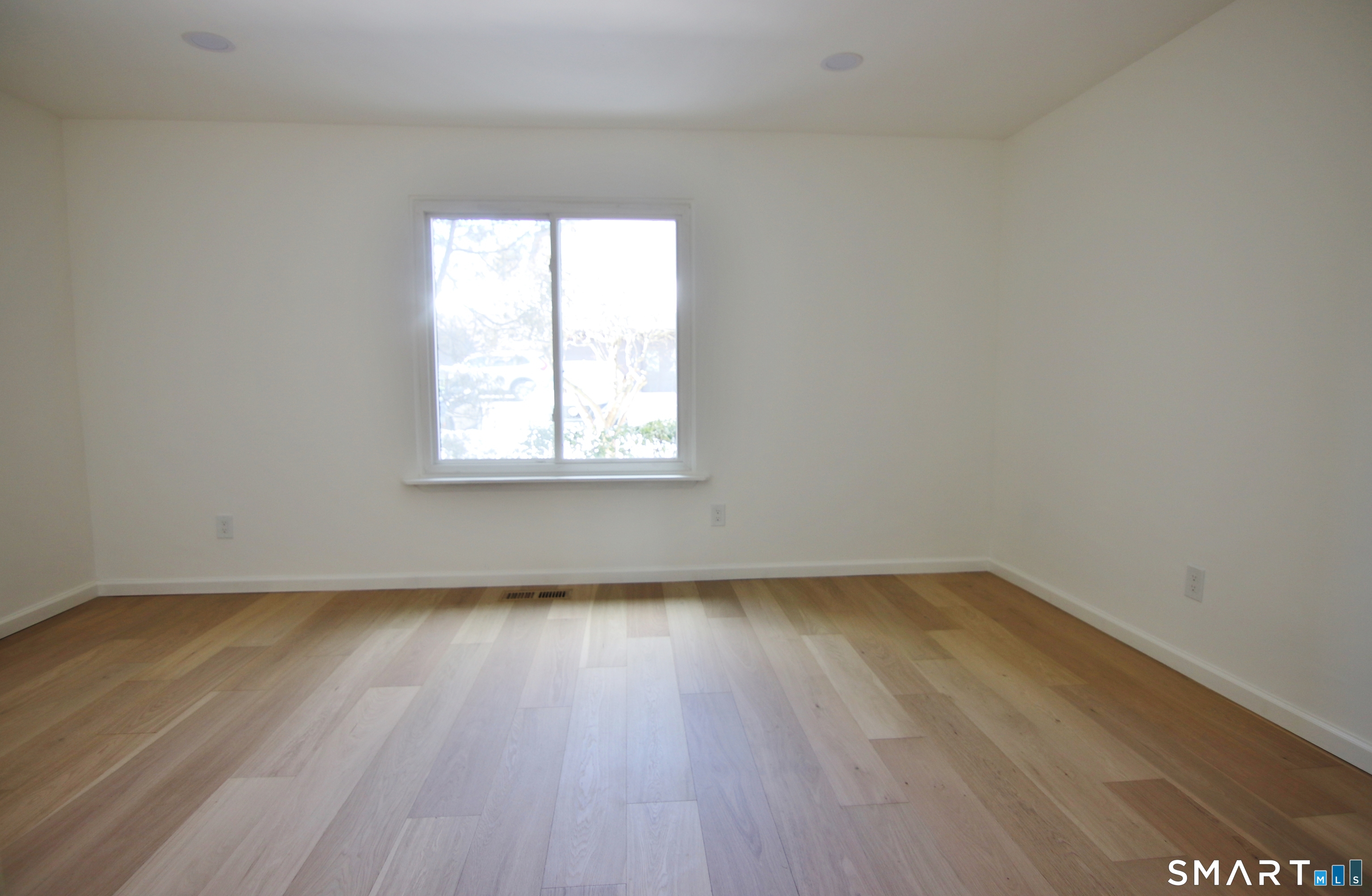 81 Courtland Avenue 81-07