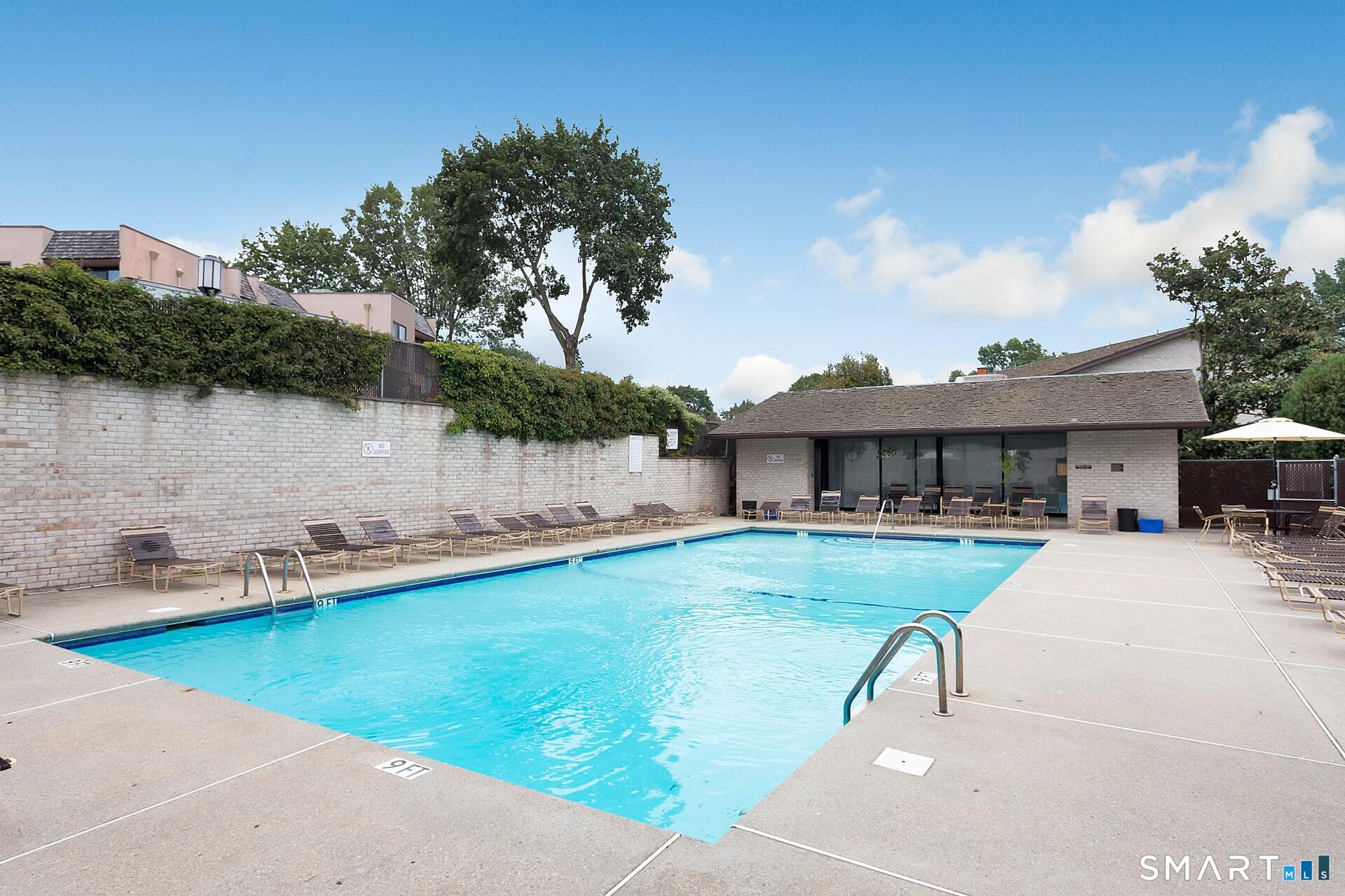 81 Courtland Avenue 81-07