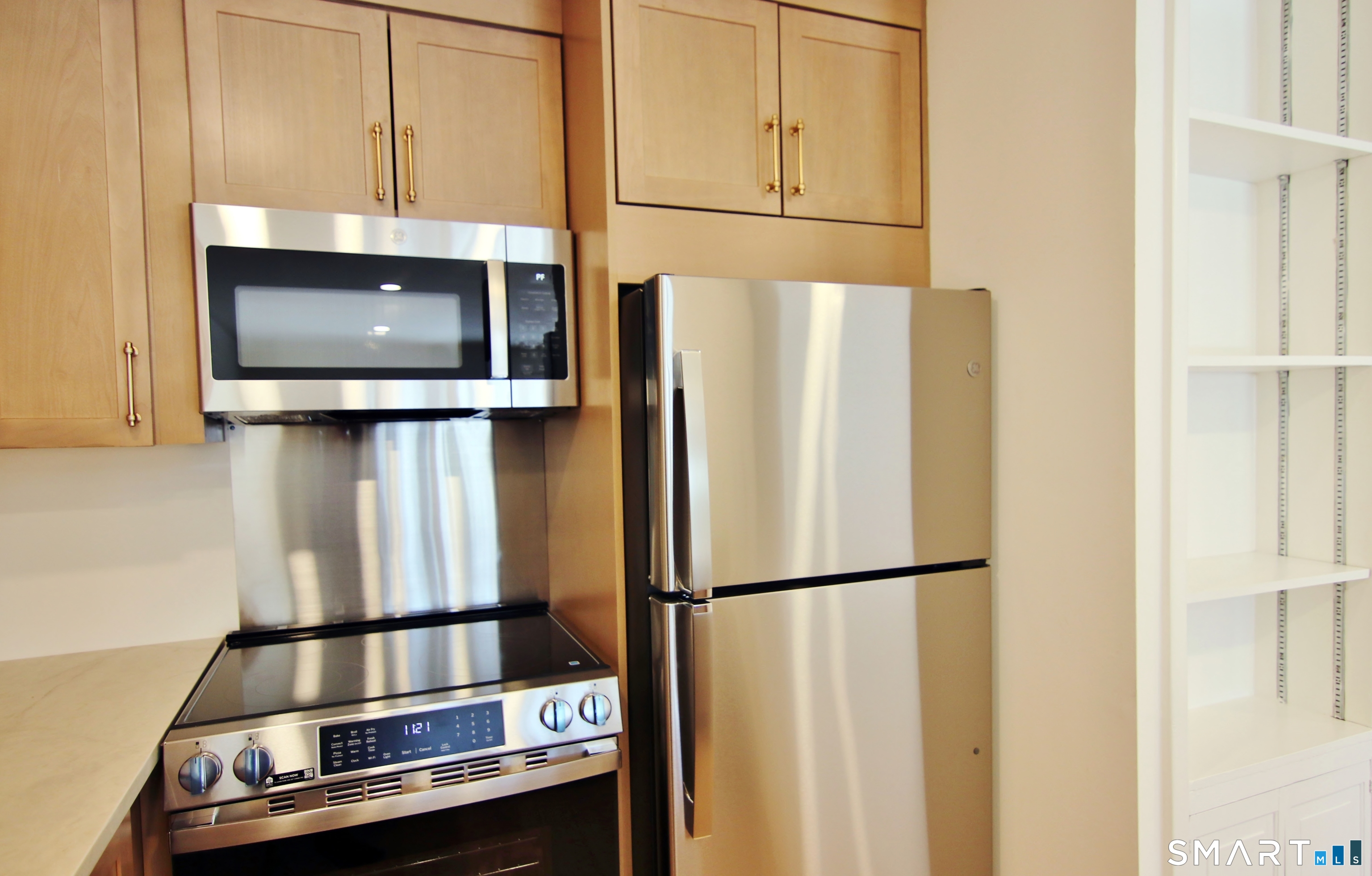 81 Courtland Avenue 81-07