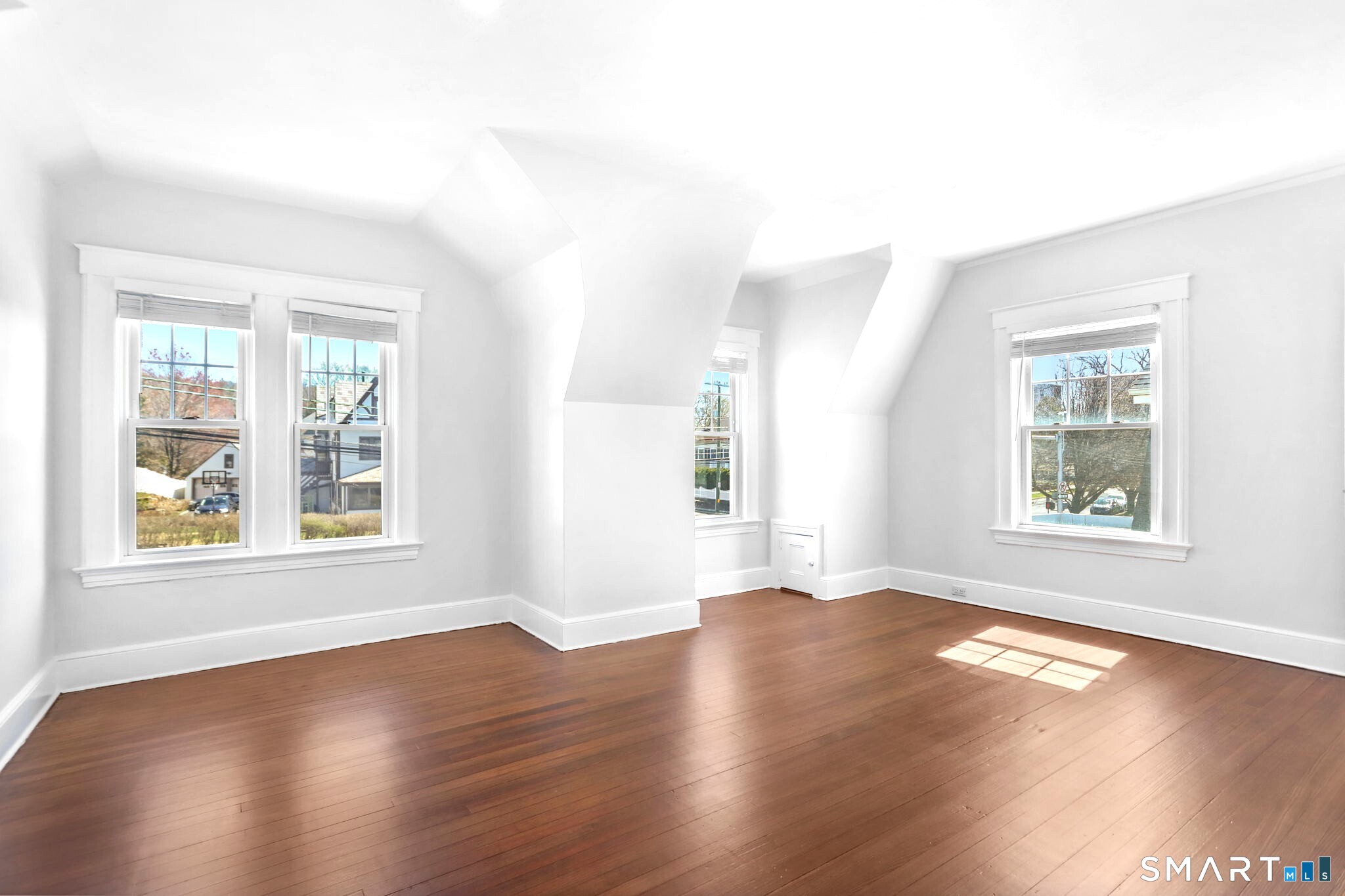 1872 Bedford Street 2
