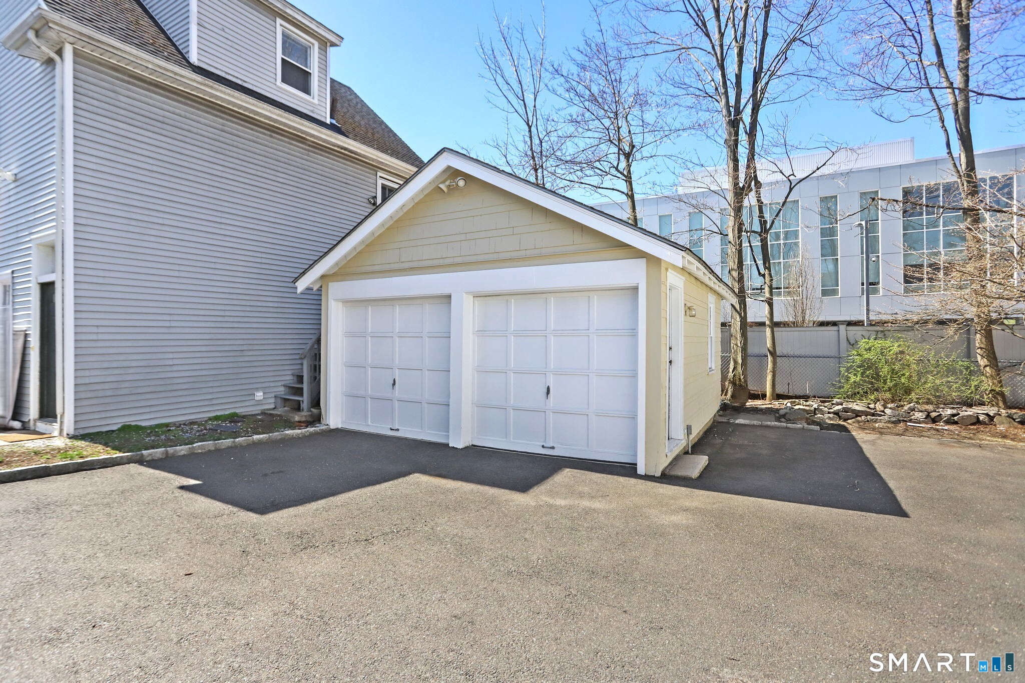 1872 Bedford Street 2