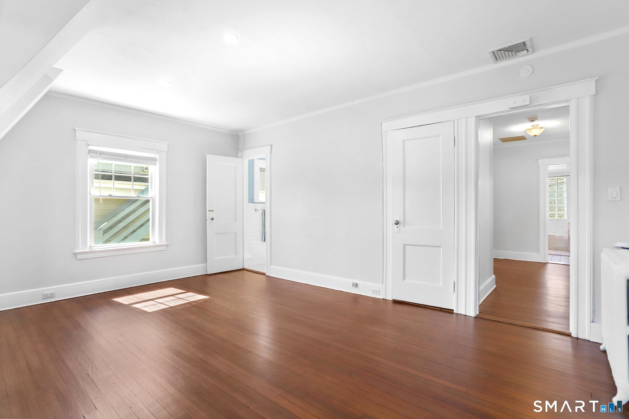 1872 Bedford Street 2