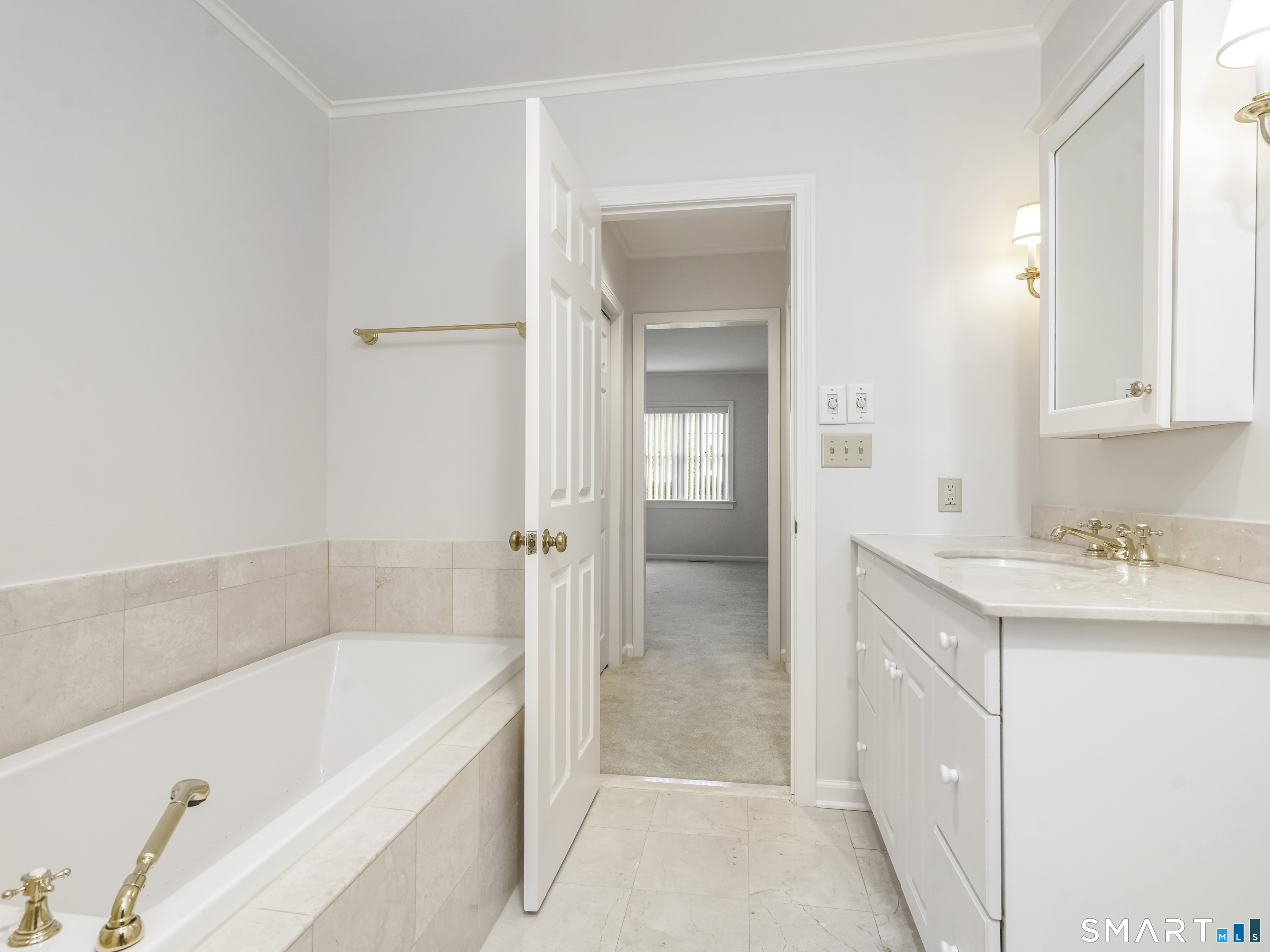 51 Forest Avenue 23