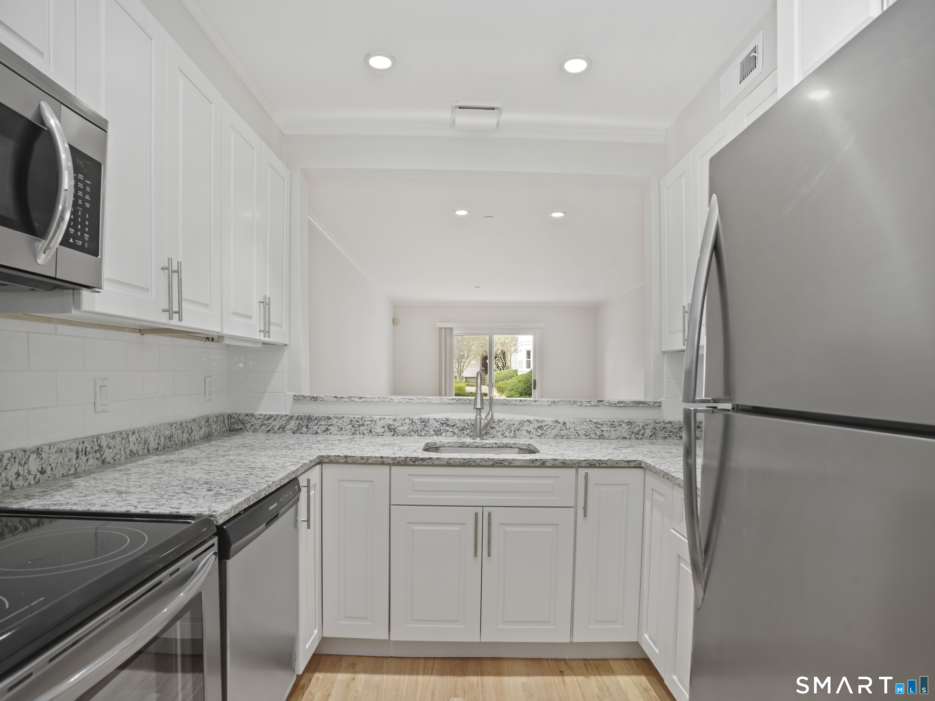 51 Forest Avenue 23