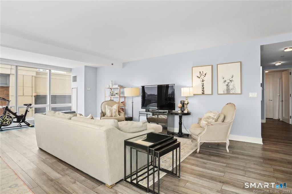 1 Broad Street Unit: 8E