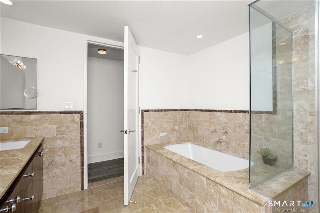 1 Broad Street Unit: 8E