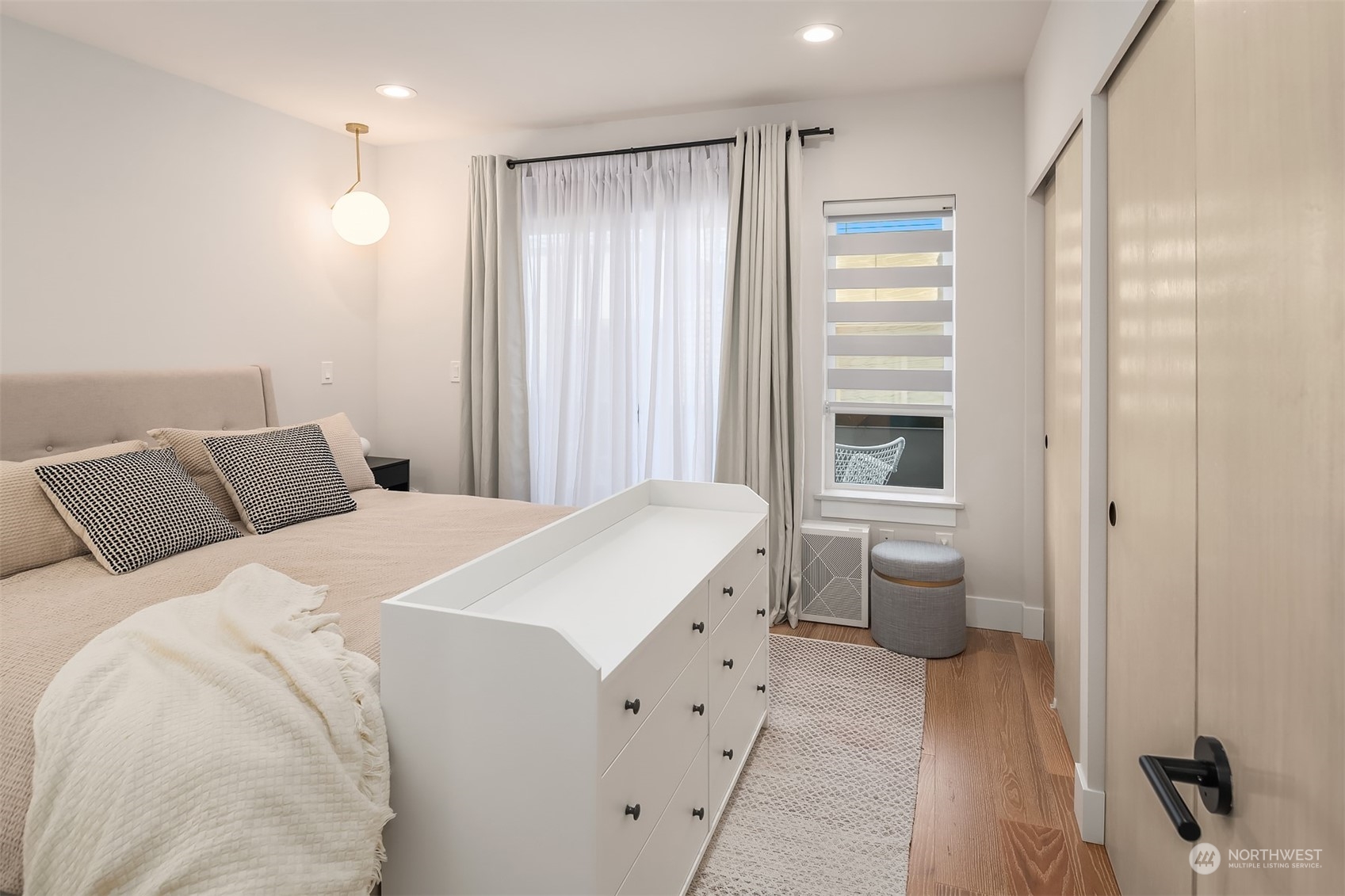 6543 35th Avenue SW Unit: E