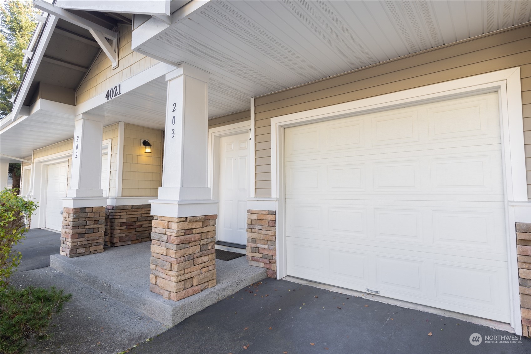 4021 s 222nd pl Unit: 203