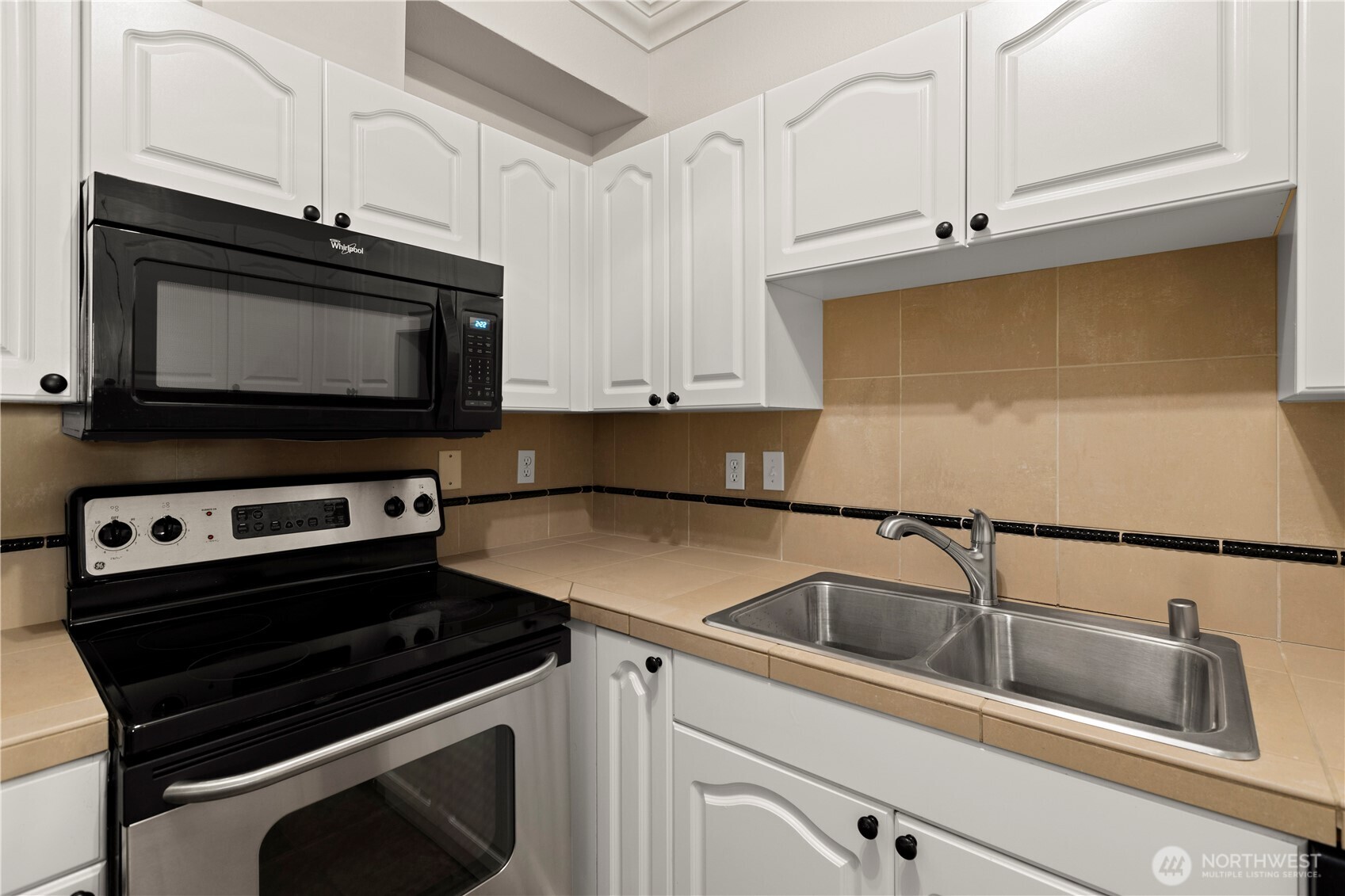 801 Rainier Avenue N Unit: C114