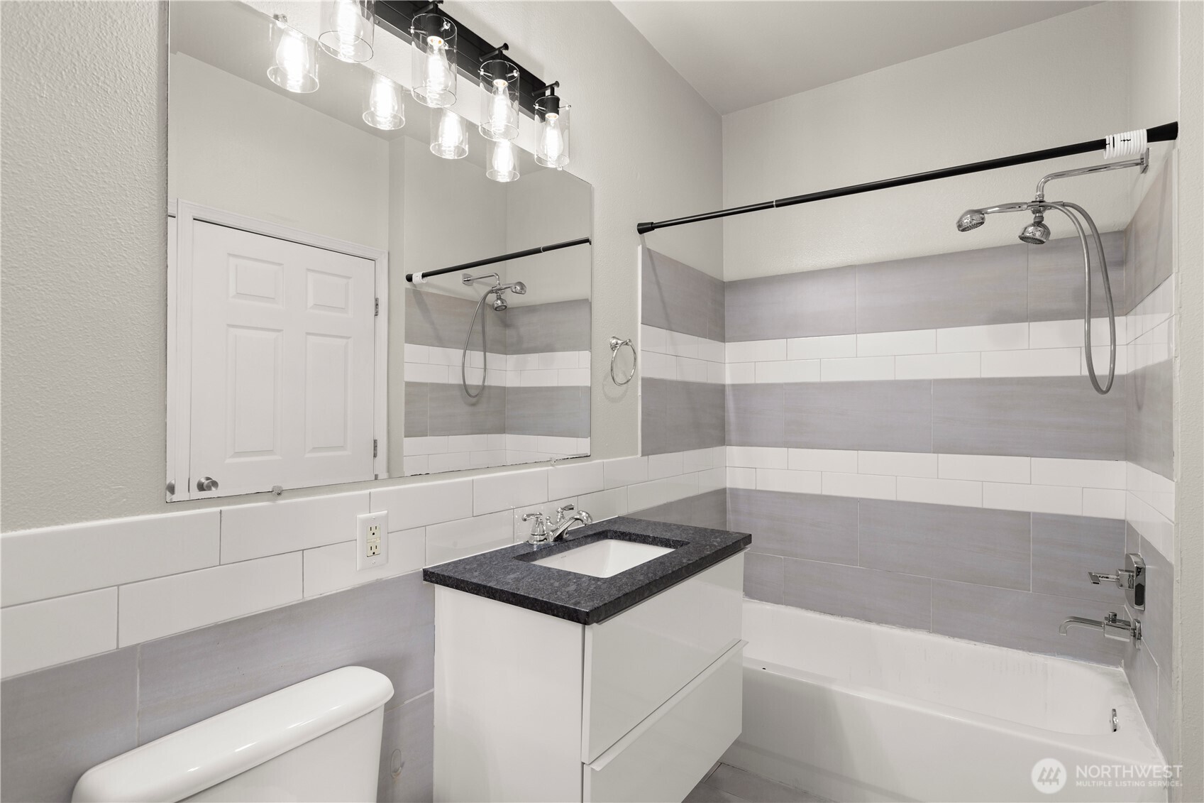801 Rainier Avenue N Unit: C114