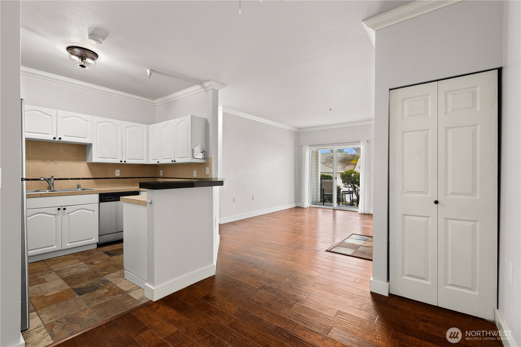 801 Rainier Avenue N Unit: C114