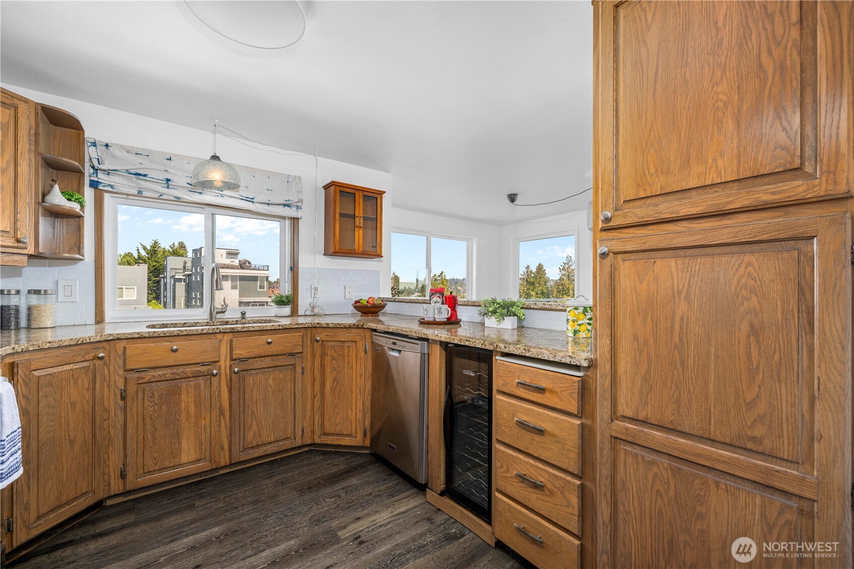 7111 Linden Avenue N Unit: 401