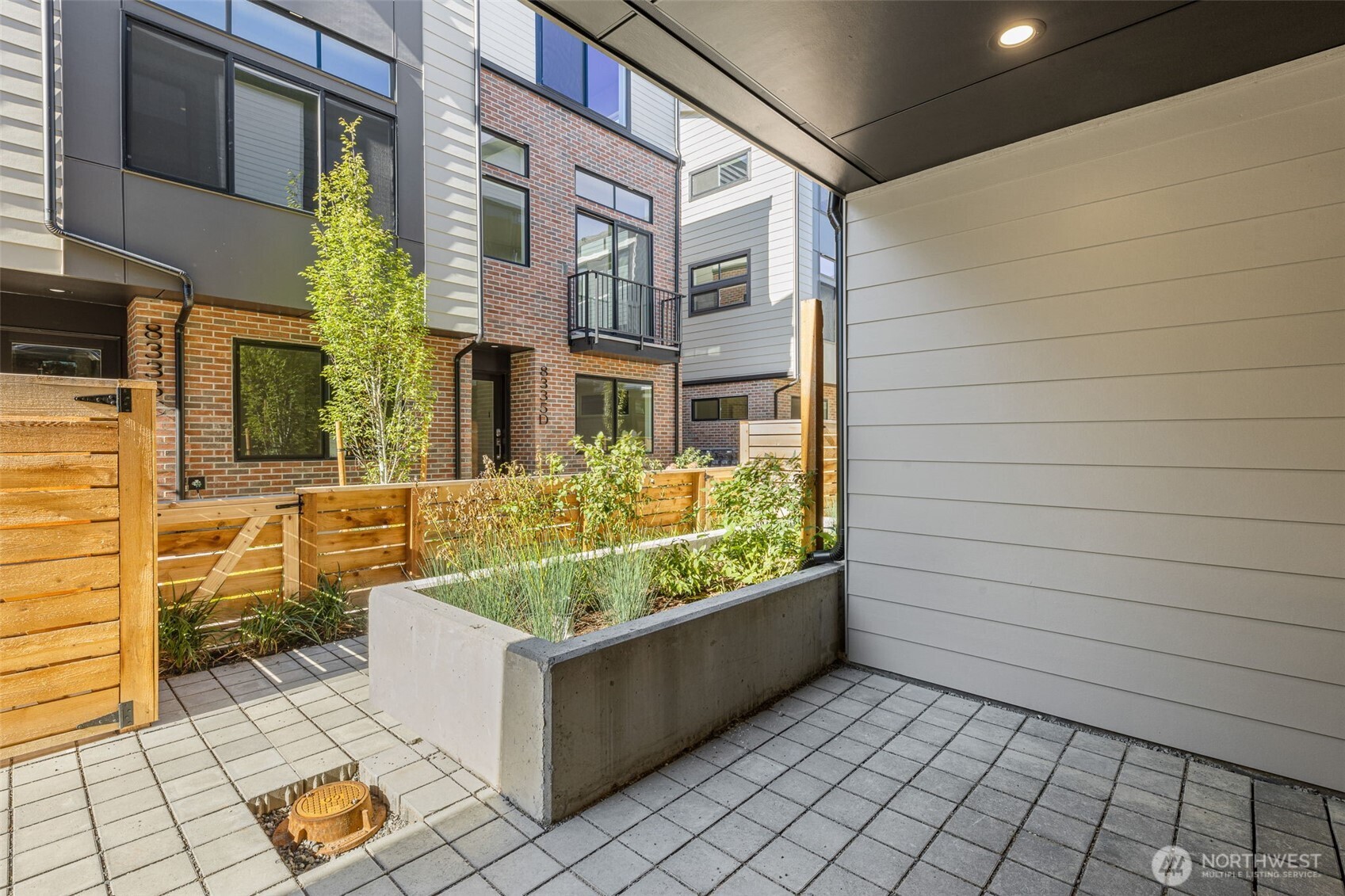 8333 G 12th Avenue NW