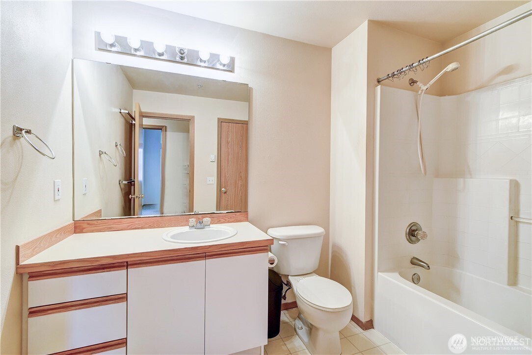 21907 42nd Avenue S Unit: 203