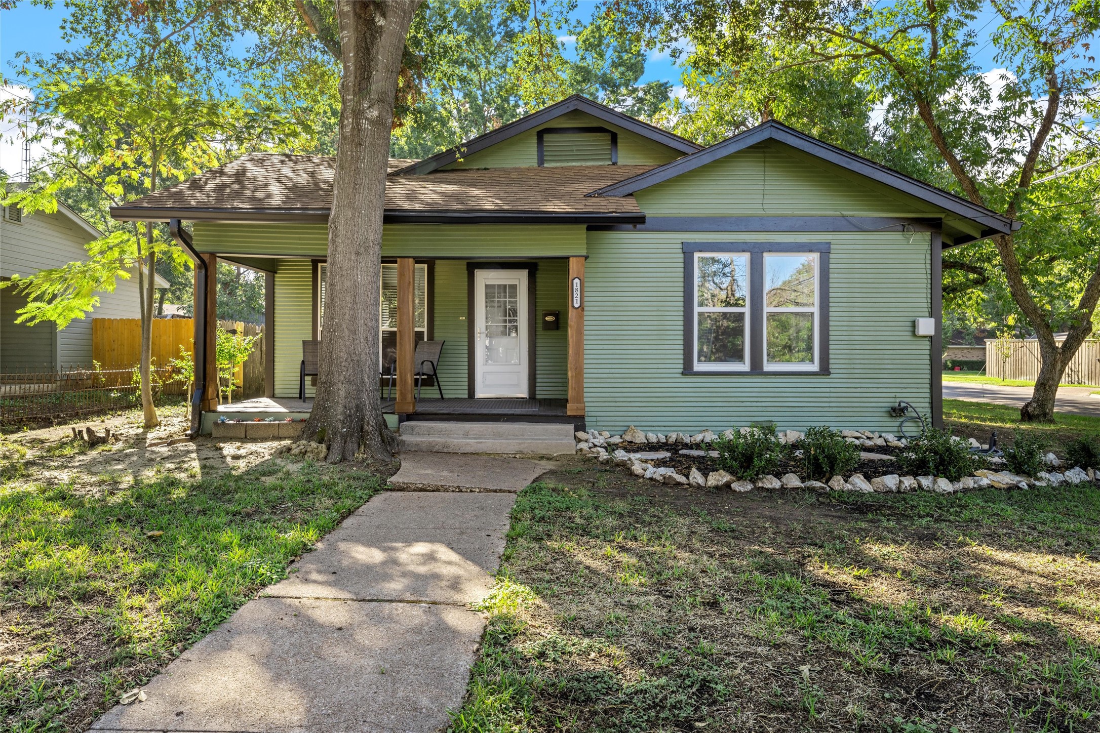 1821 Woodlawn Avenue